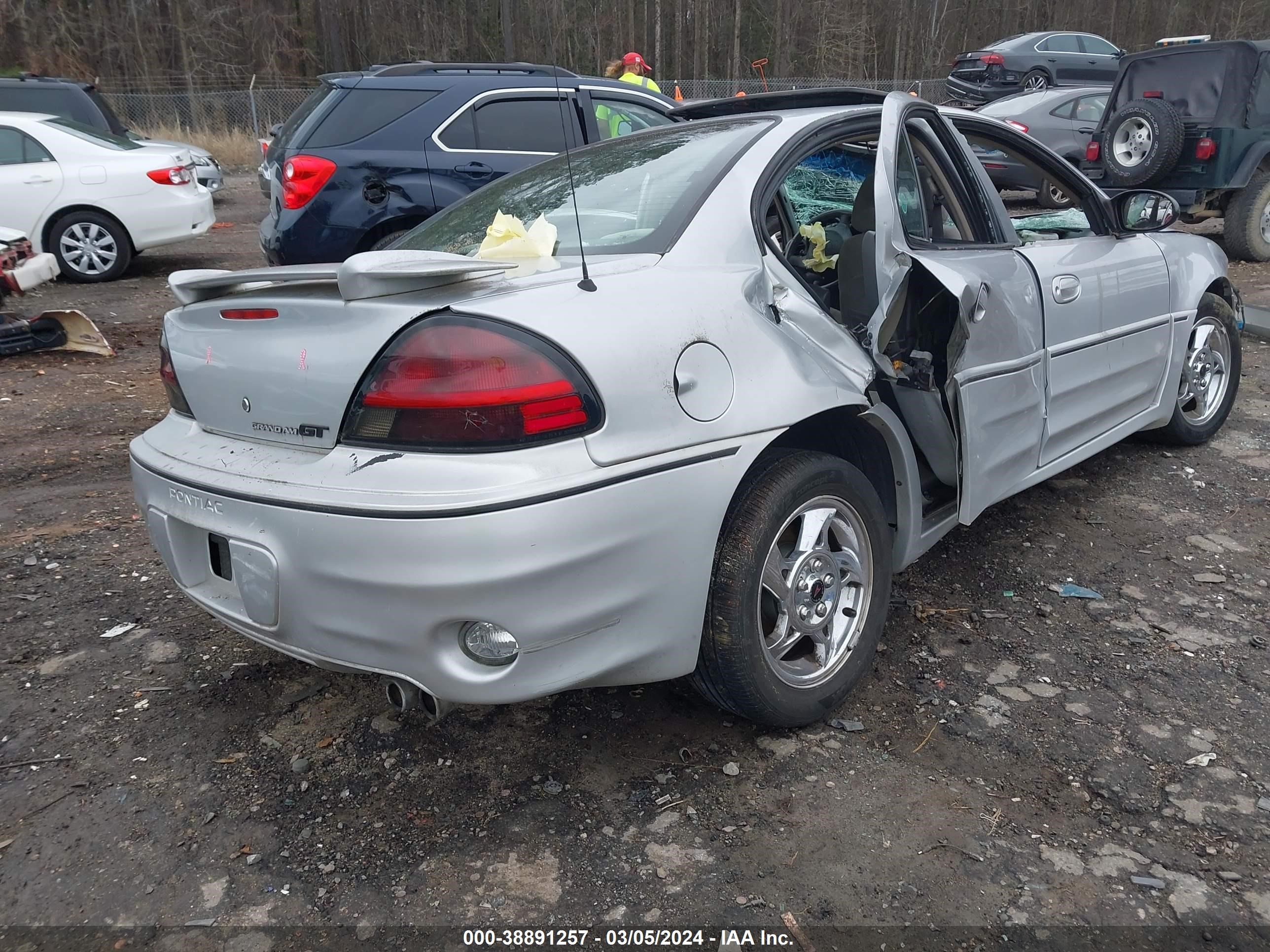 Photo 3 VIN: 1G2NW52E13C184883 - PONTIAC GRAND AM 