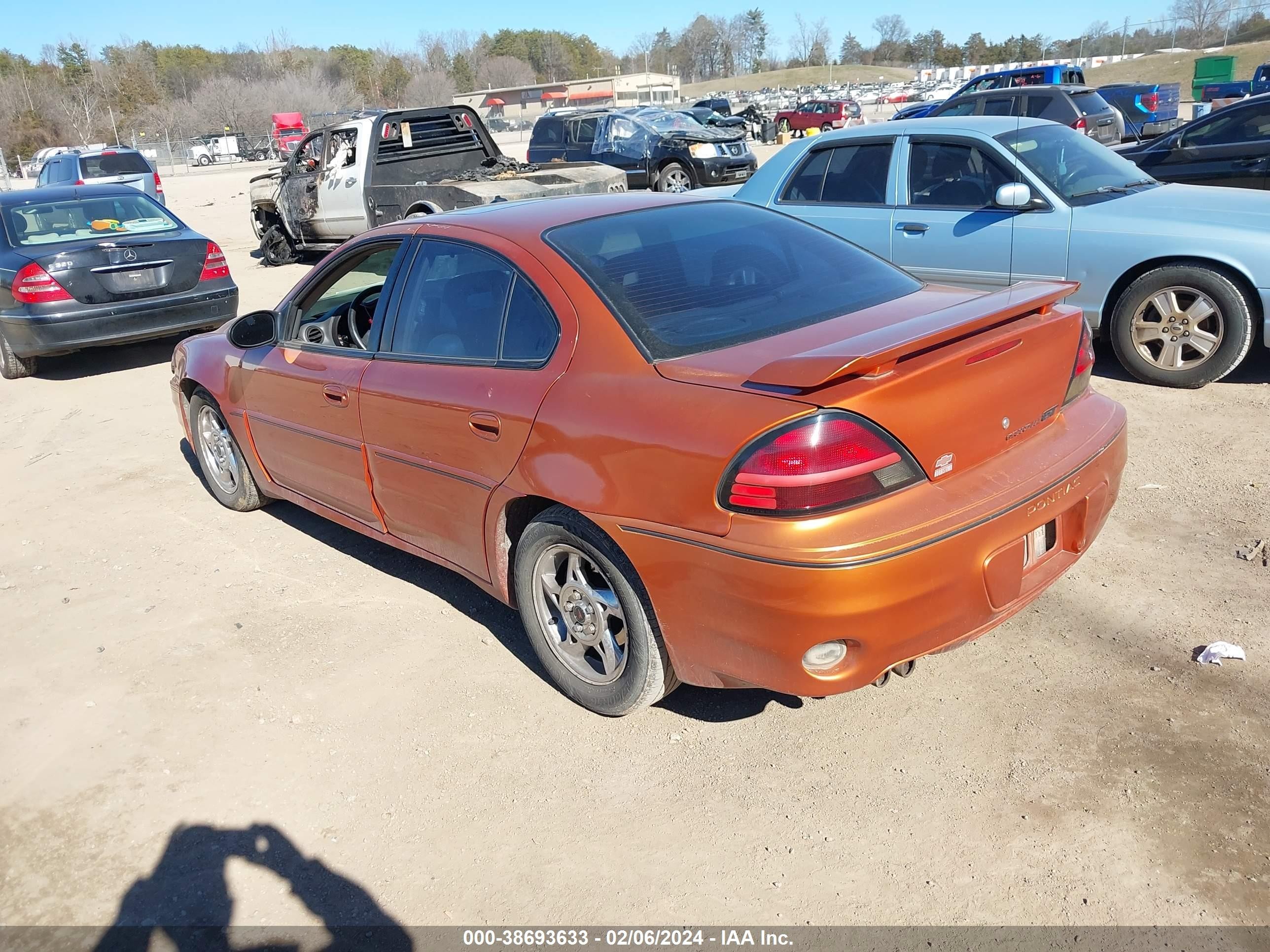 Photo 2 VIN: 1G2NW52E33C308765 - PONTIAC GRAND AM 