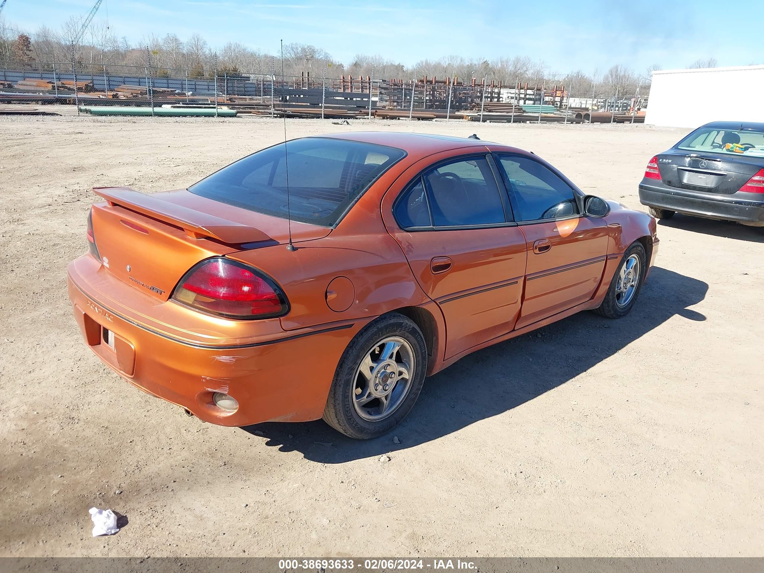 Photo 3 VIN: 1G2NW52E33C308765 - PONTIAC GRAND AM 