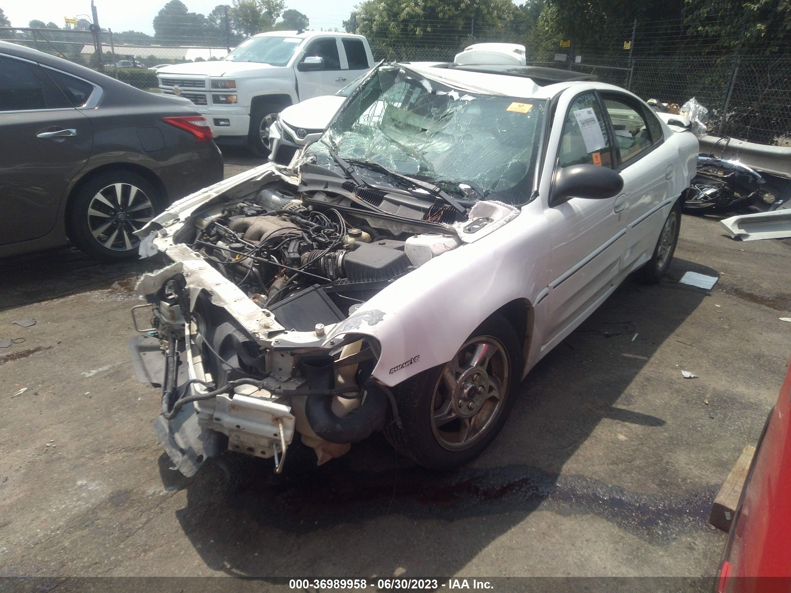 Photo 2 VIN: 1G2NW52E34C131488 - PONTIAC GRAND AM 