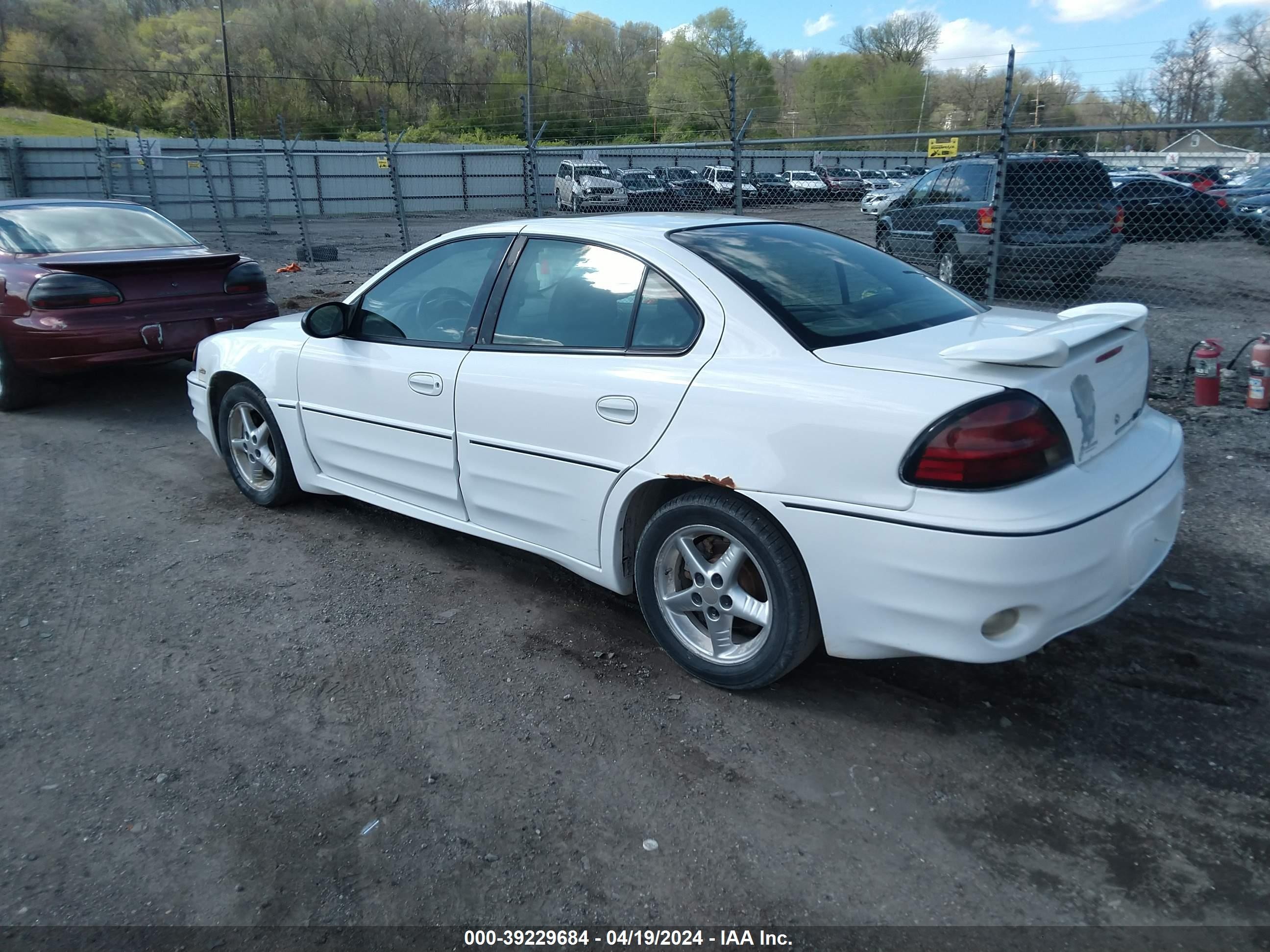 Photo 2 VIN: 1G2NW52E34C149781 - PONTIAC GRAND AM 