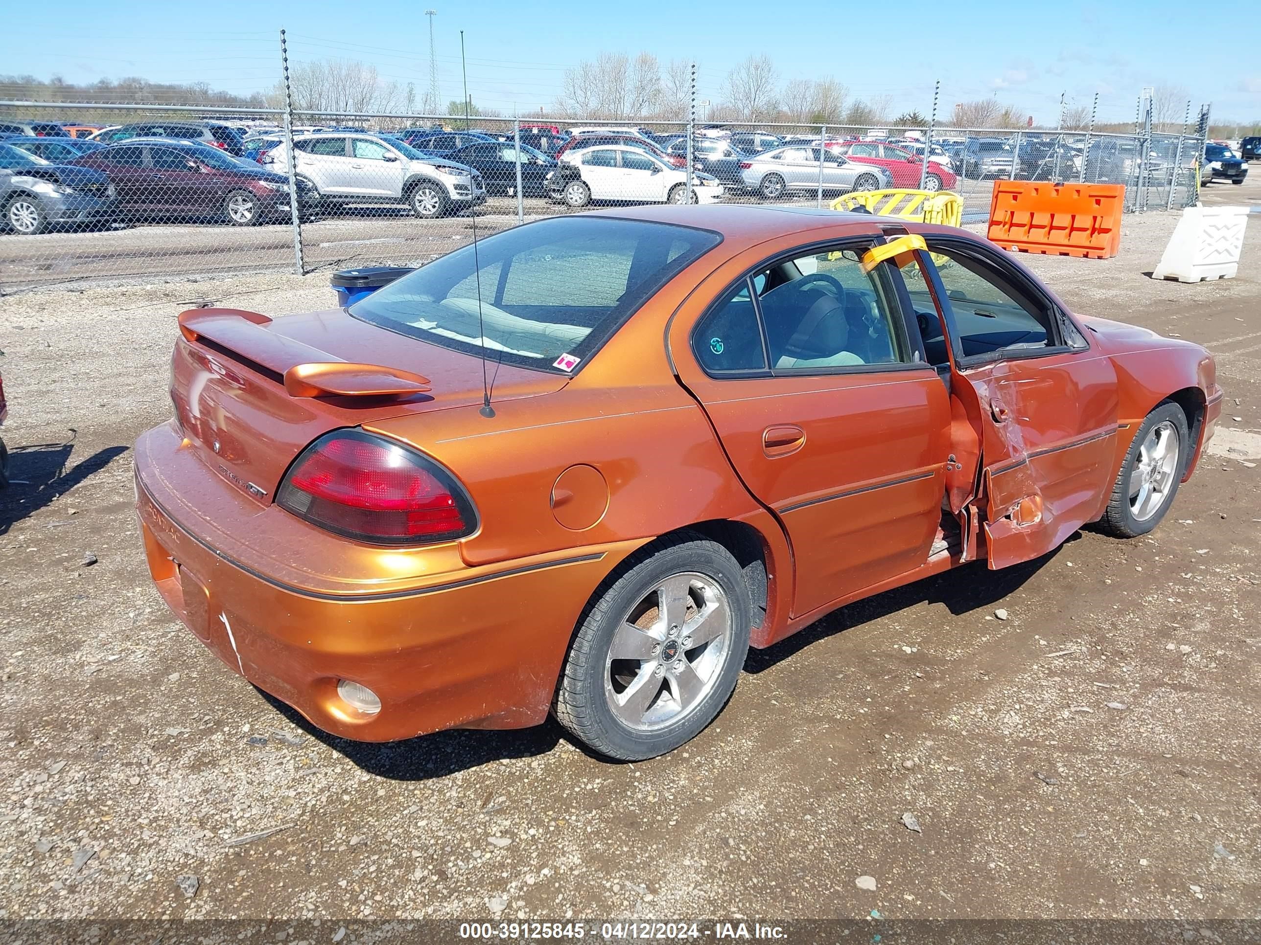 Photo 3 VIN: 1G2NW52E44C164192 - PONTIAC GRAND AM 