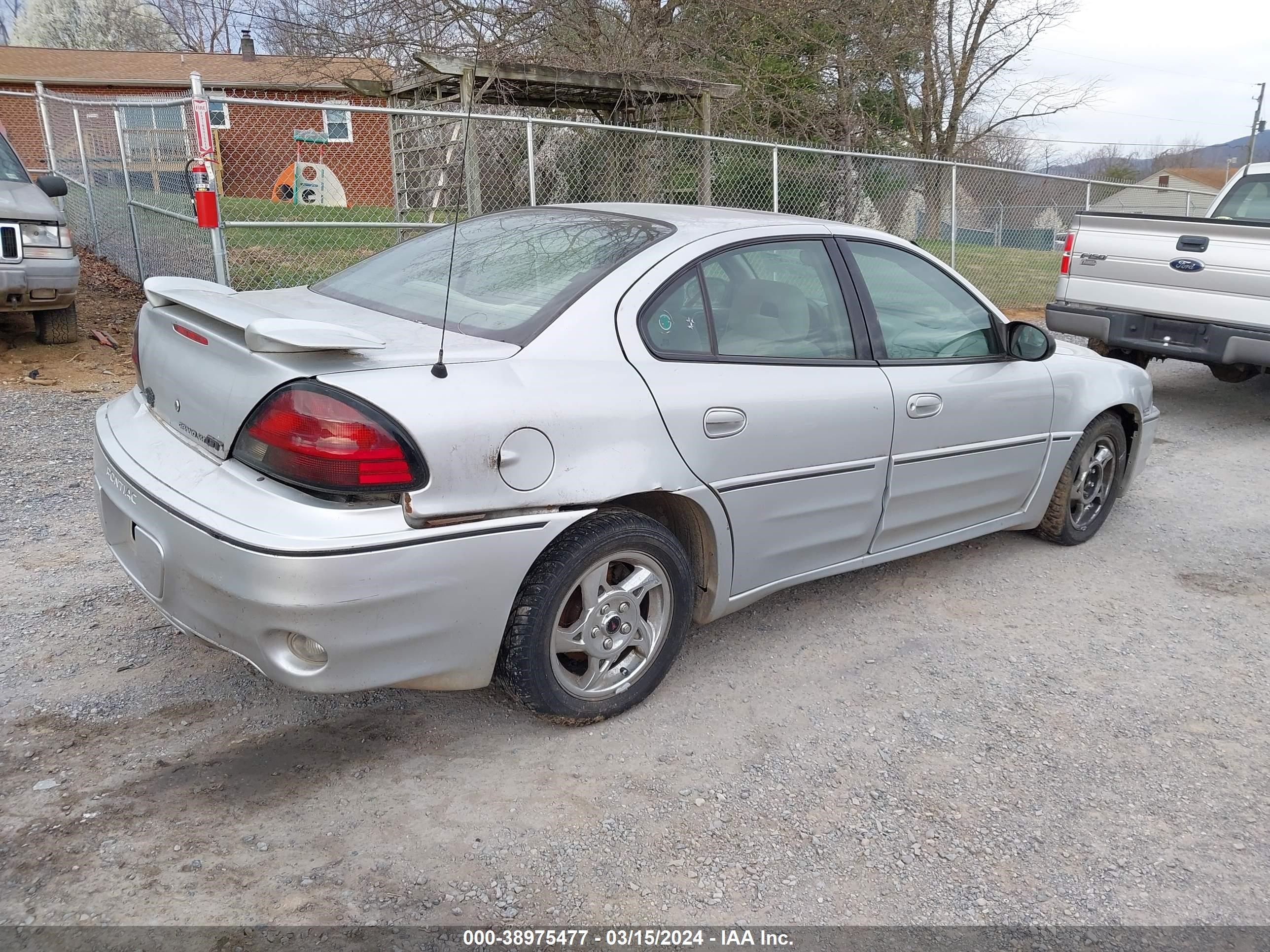 Photo 3 VIN: 1G2NW52E44M635929 - PONTIAC GRAND AM 