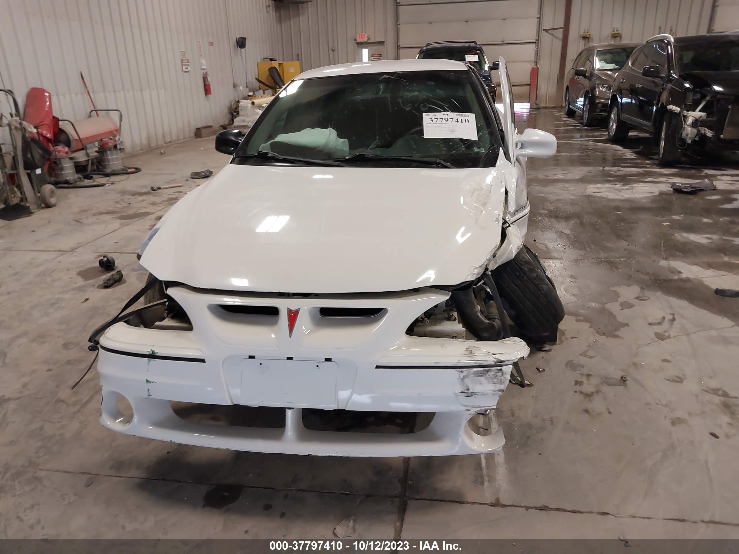 Photo 10 VIN: 1G2NW52E4YM706083 - PONTIAC GRAND AM 