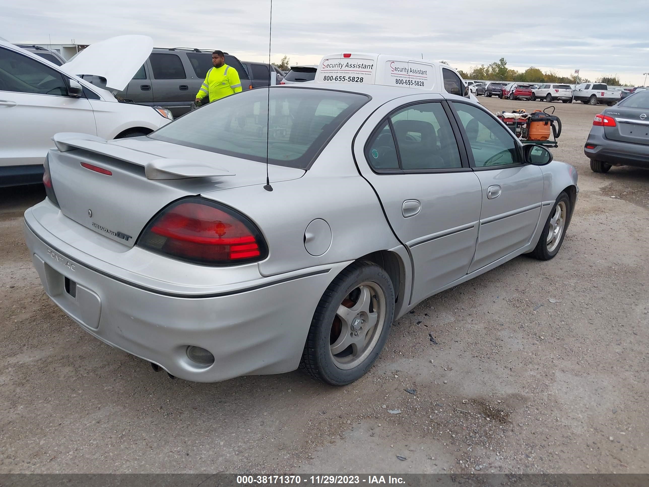 Photo 3 VIN: 1G2NW52E84C111902 - PONTIAC GRAND AM 