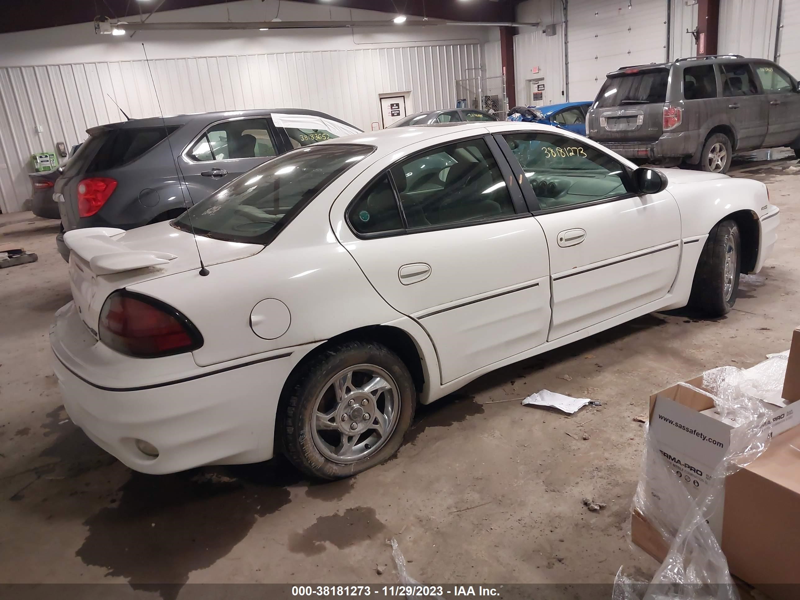 Photo 3 VIN: 1G2NW52E84M687662 - PONTIAC GRAND AM 