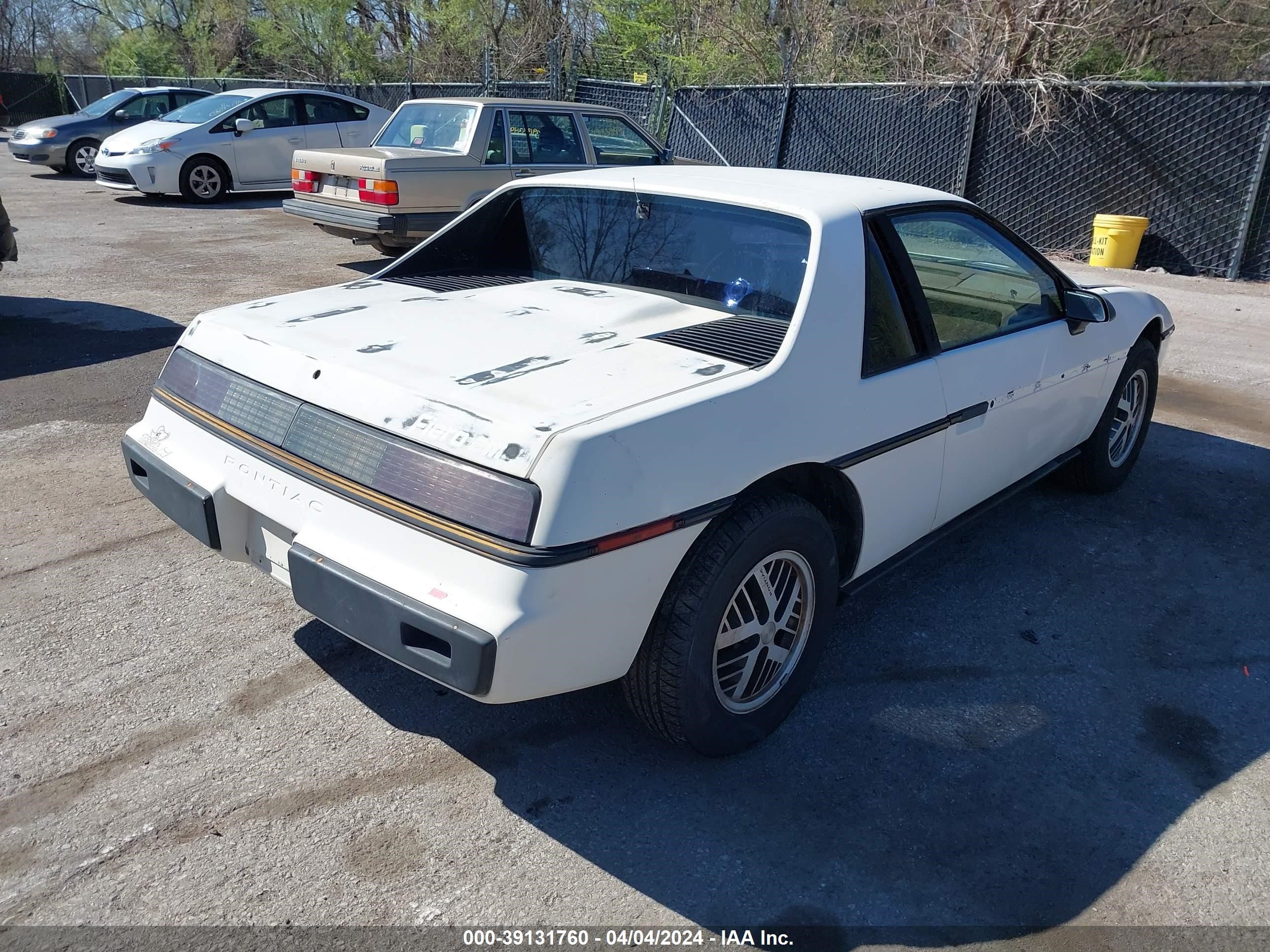 Photo 3 VIN: 1G2PM37R9FP235123 - PONTIAC FIERO 