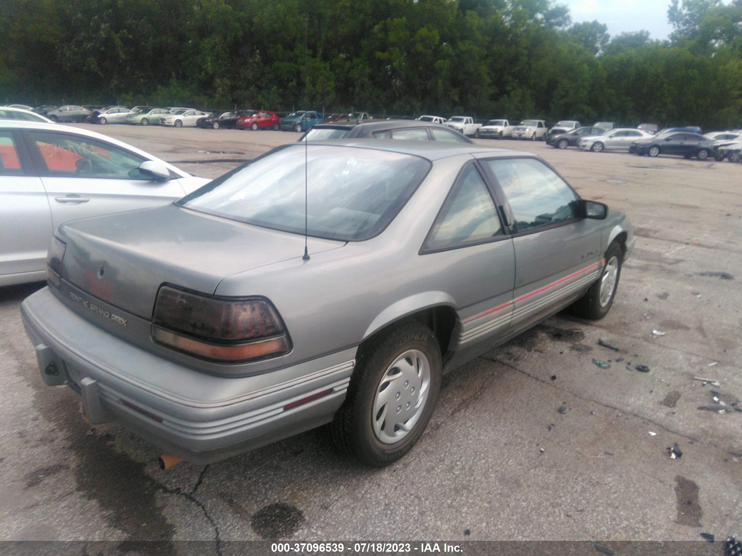 Photo 3 VIN: 1G2WJ14T8PF231810 - PONTIAC GRAND PRIX 