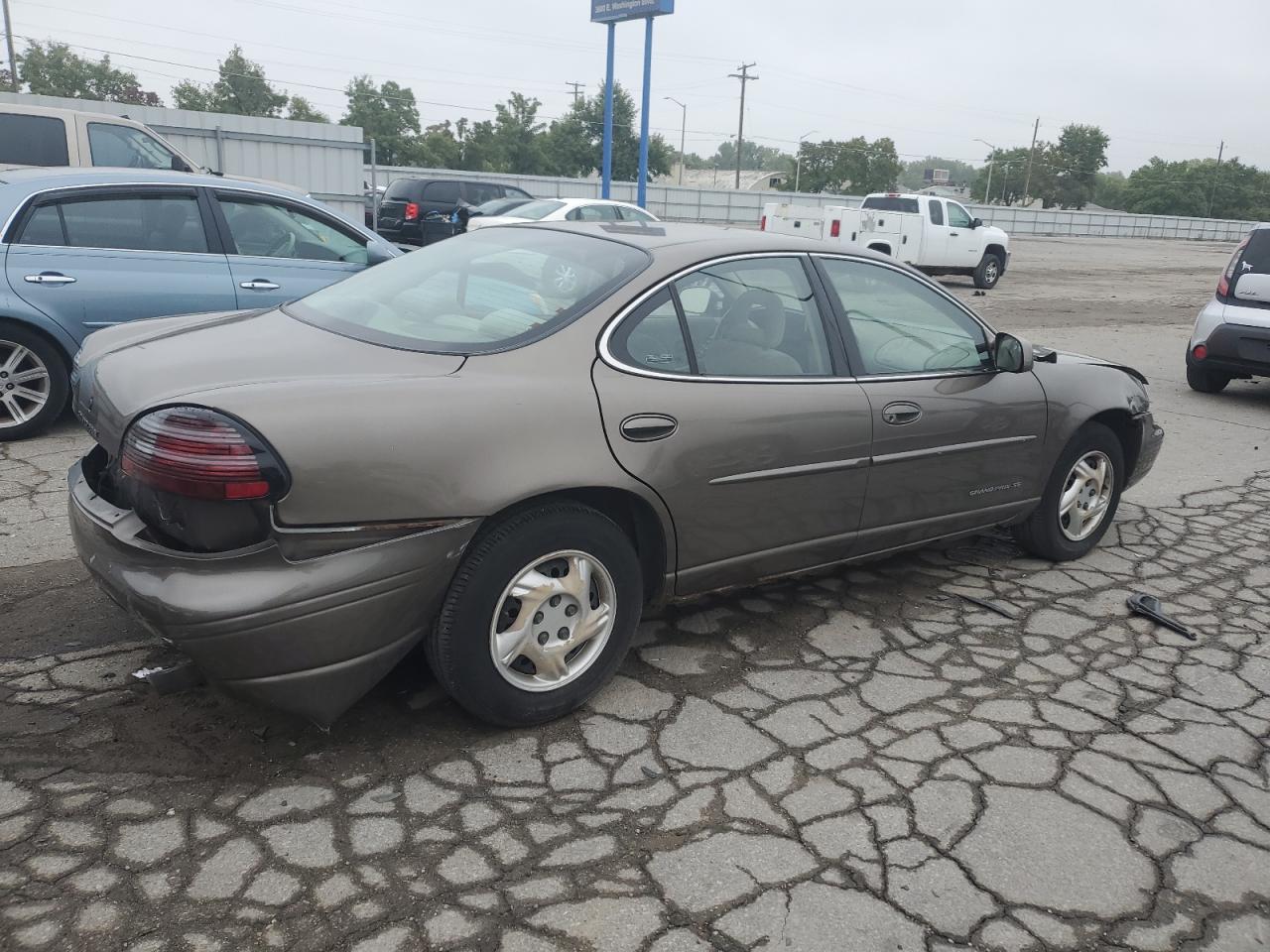 Photo 2 VIN: 1G2WJ52J8YF241778 - PONTIAC GRAND PRIX 