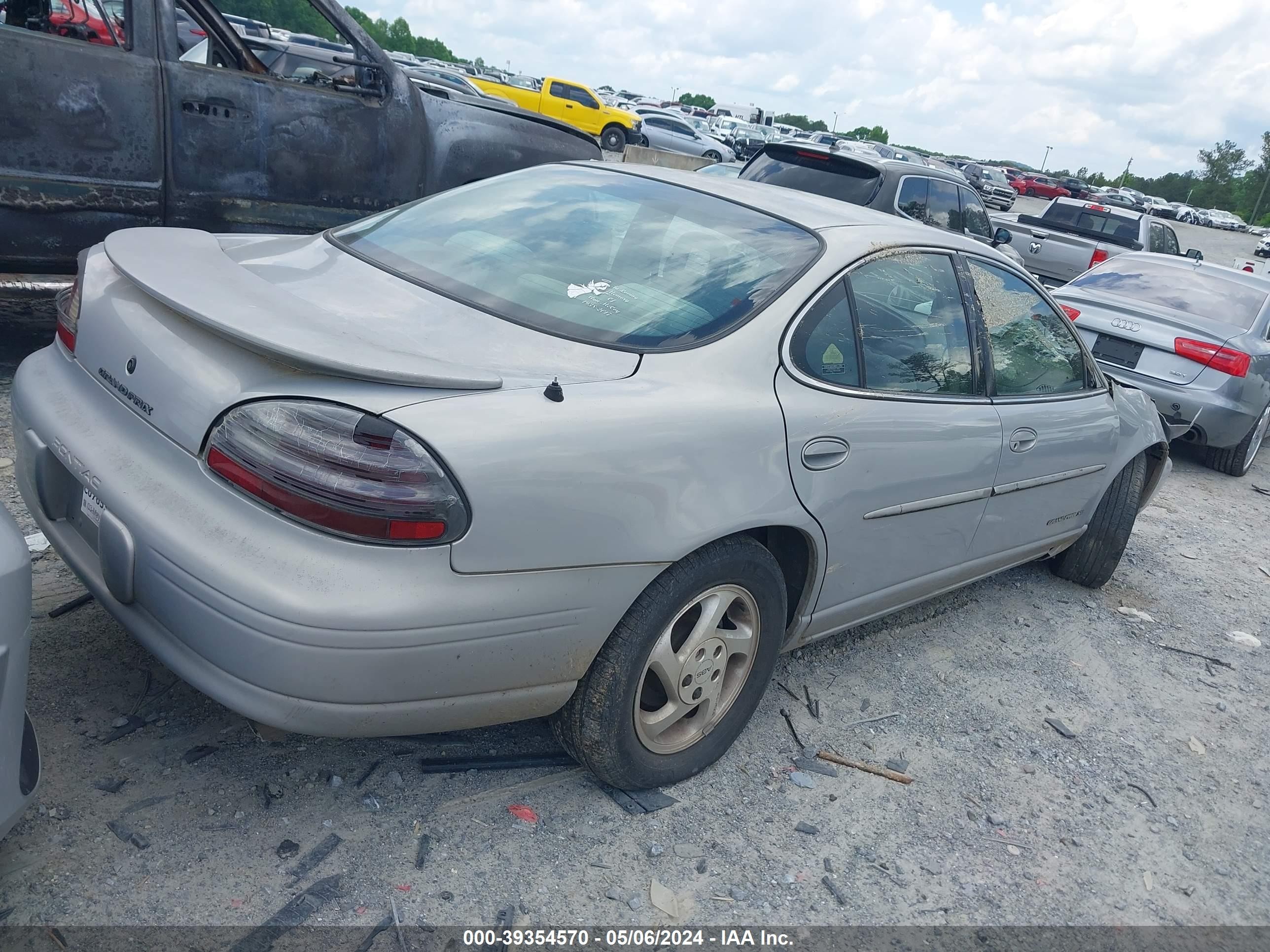 Photo 3 VIN: 1G2WJ52M6XF324697 - PONTIAC GRAND PRIX 