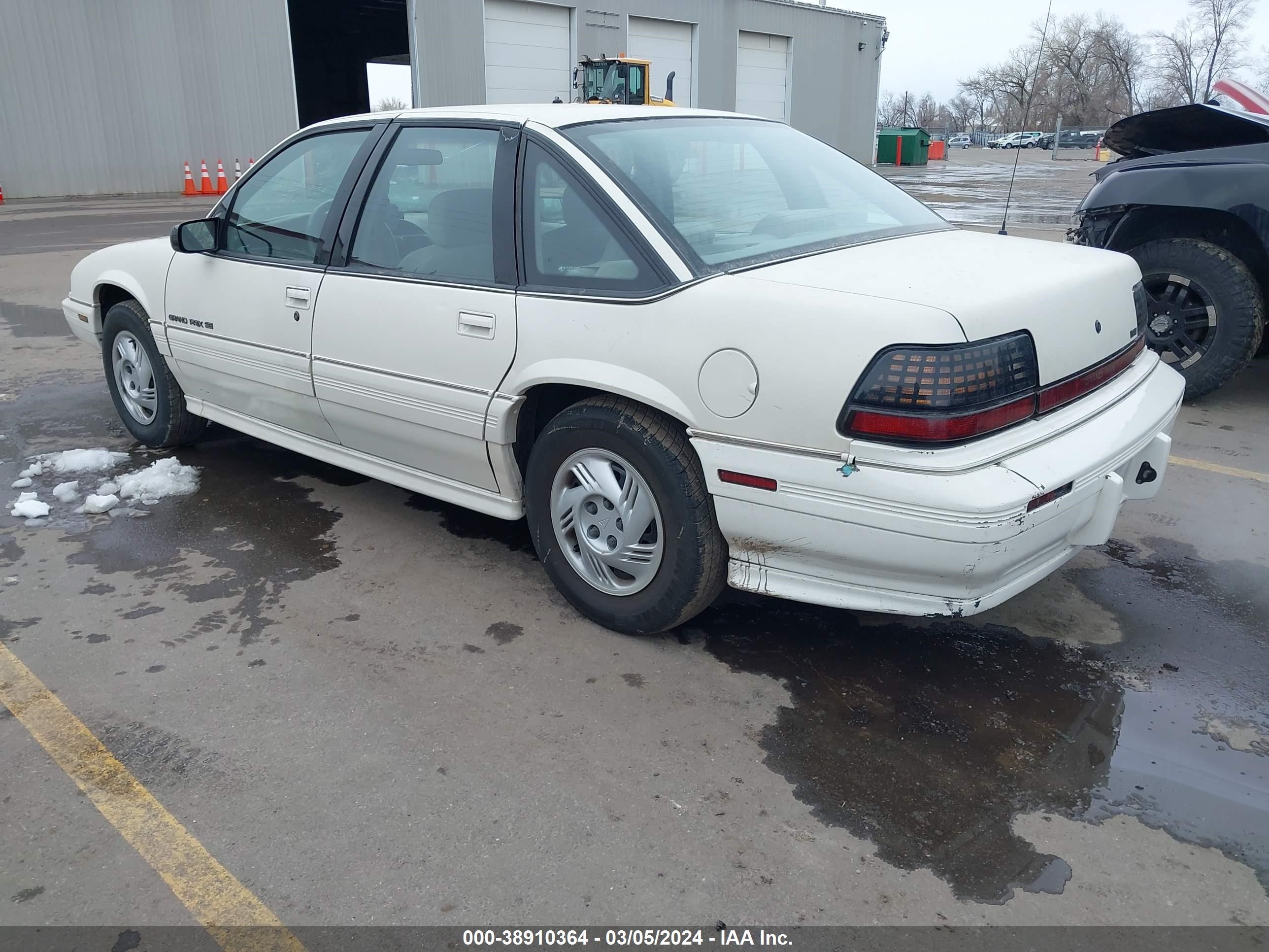 Photo 2 VIN: 1G2WJ52M8TF233800 - PONTIAC GRAND PRIX 