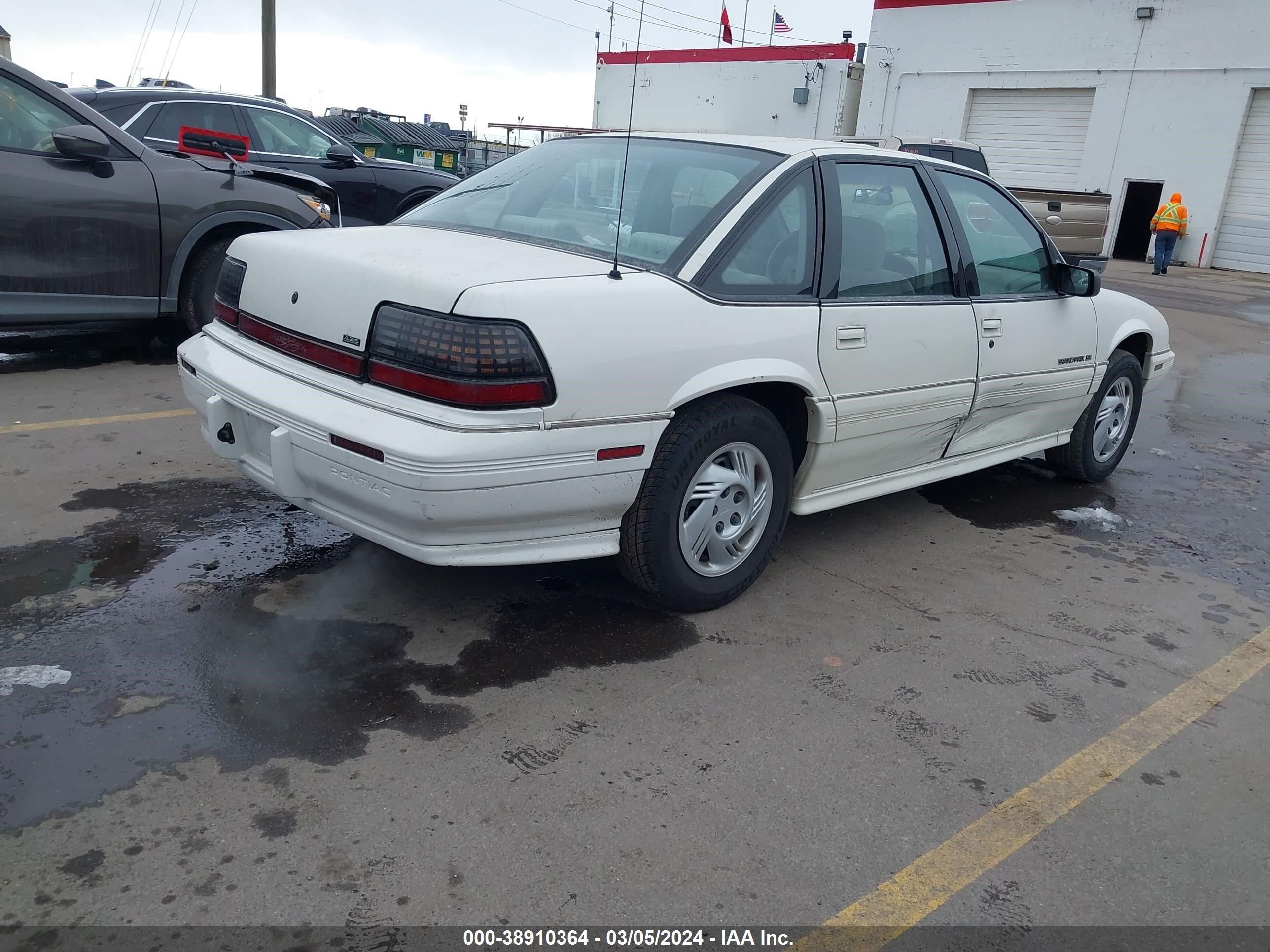 Photo 3 VIN: 1G2WJ52M8TF233800 - PONTIAC GRAND PRIX 