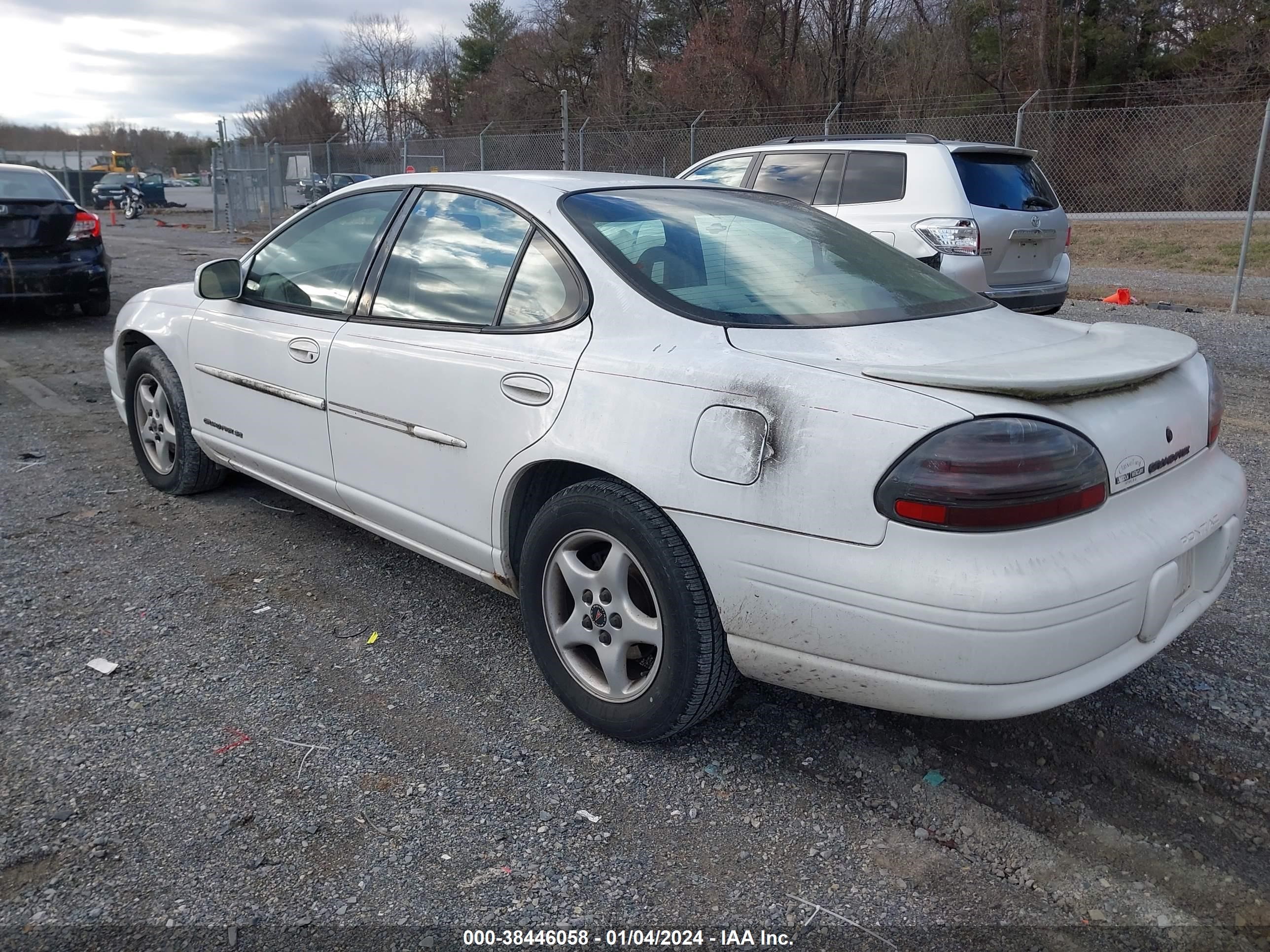 Photo 2 VIN: 1G2WK52J01F212634 - PONTIAC GRAND PRIX 