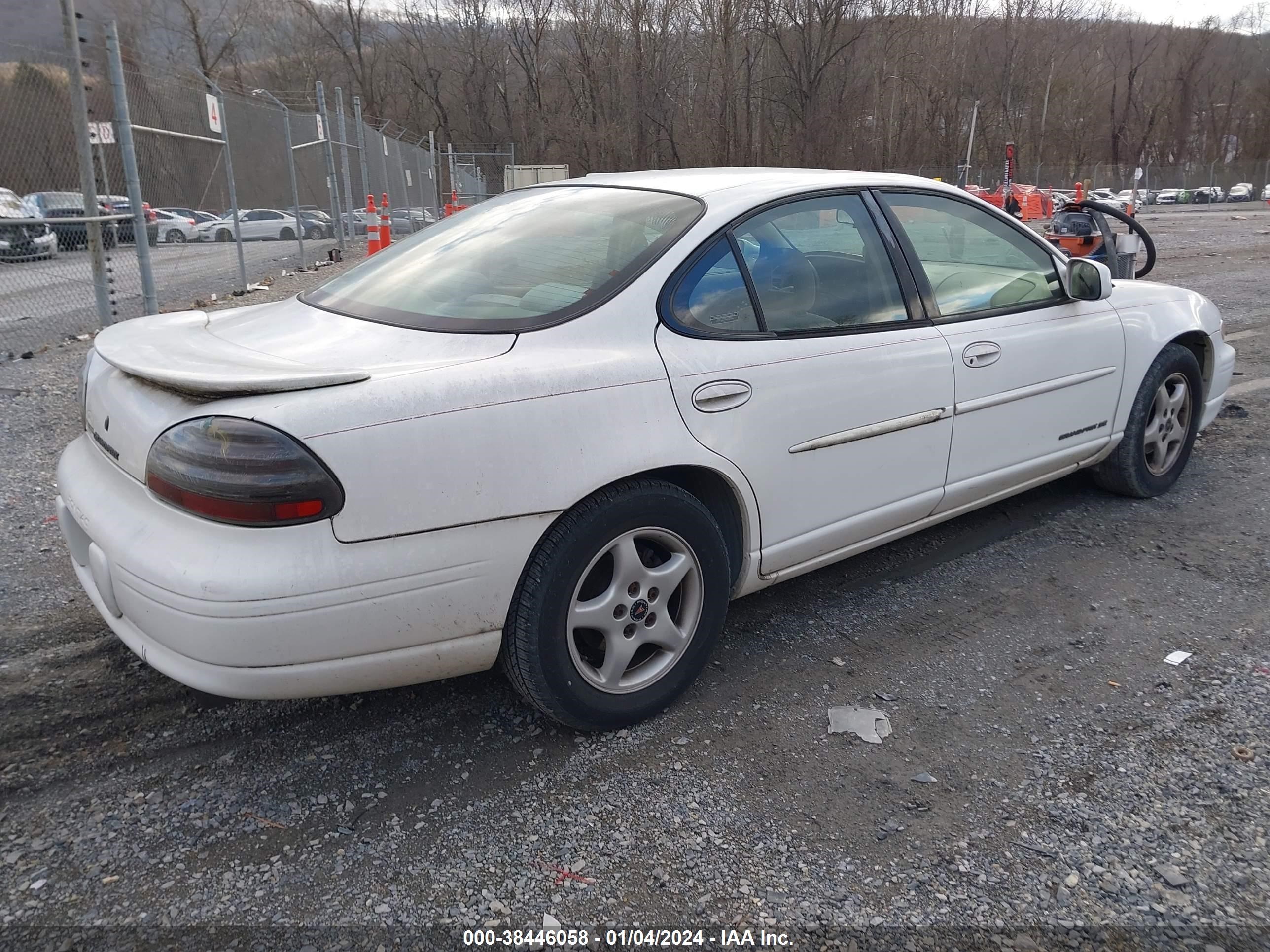 Photo 3 VIN: 1G2WK52J01F212634 - PONTIAC GRAND PRIX 