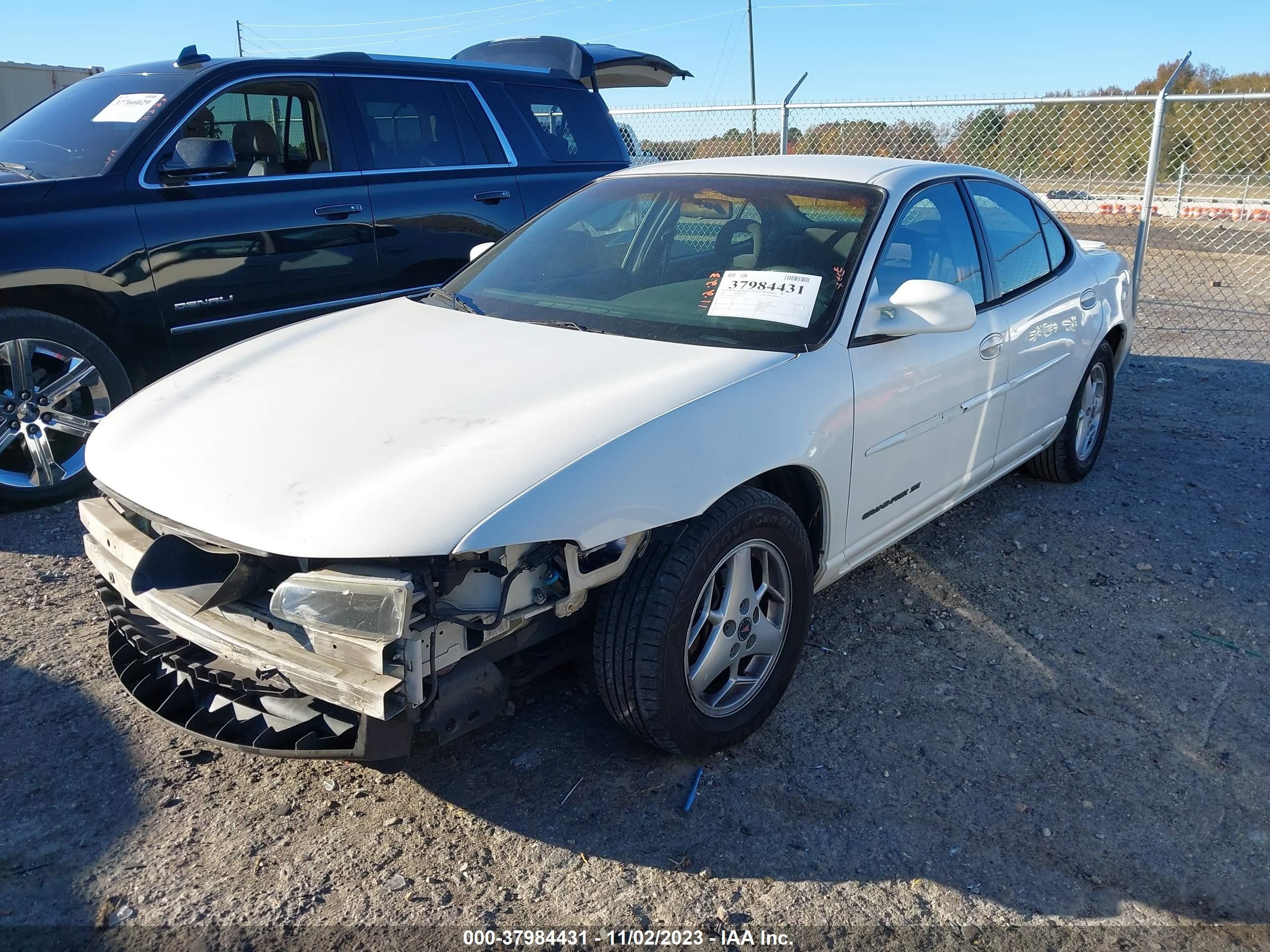 Photo 1 VIN: 1G2WK52J03F121737 - PONTIAC GRAND PRIX 