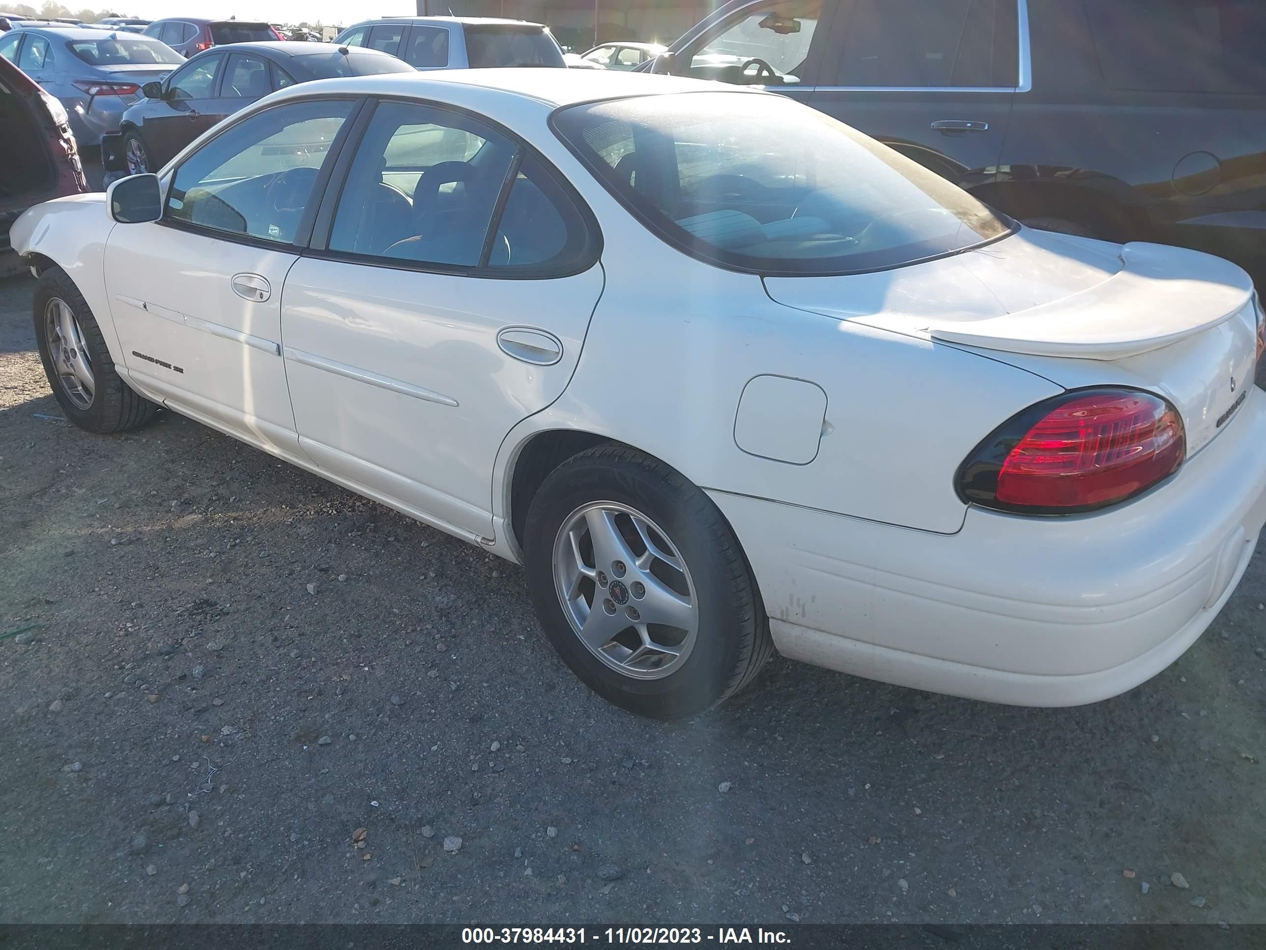 Photo 2 VIN: 1G2WK52J03F121737 - PONTIAC GRAND PRIX 