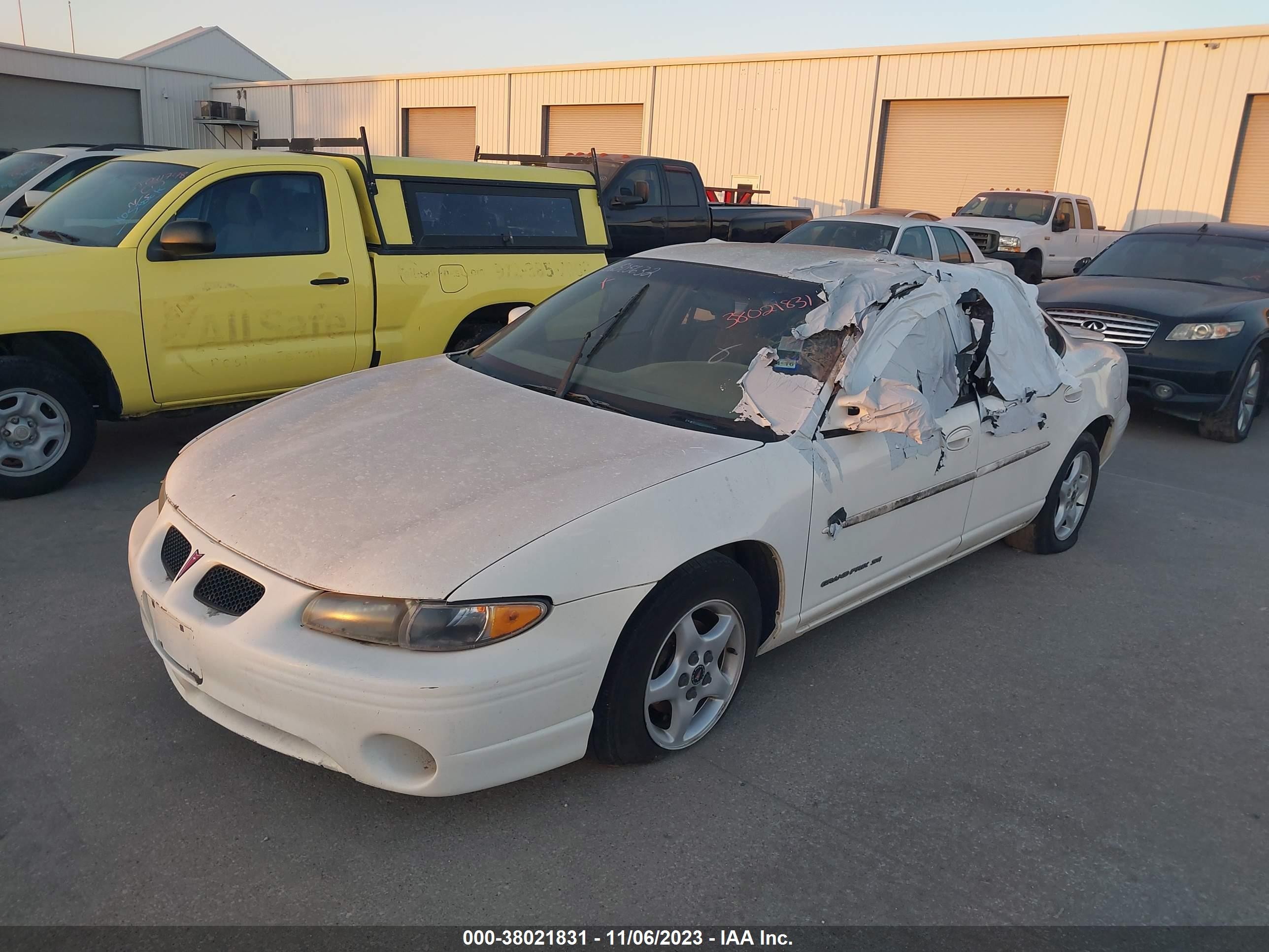 Photo 1 VIN: 1G2WK52J42F250563 - PONTIAC GRAND PRIX 