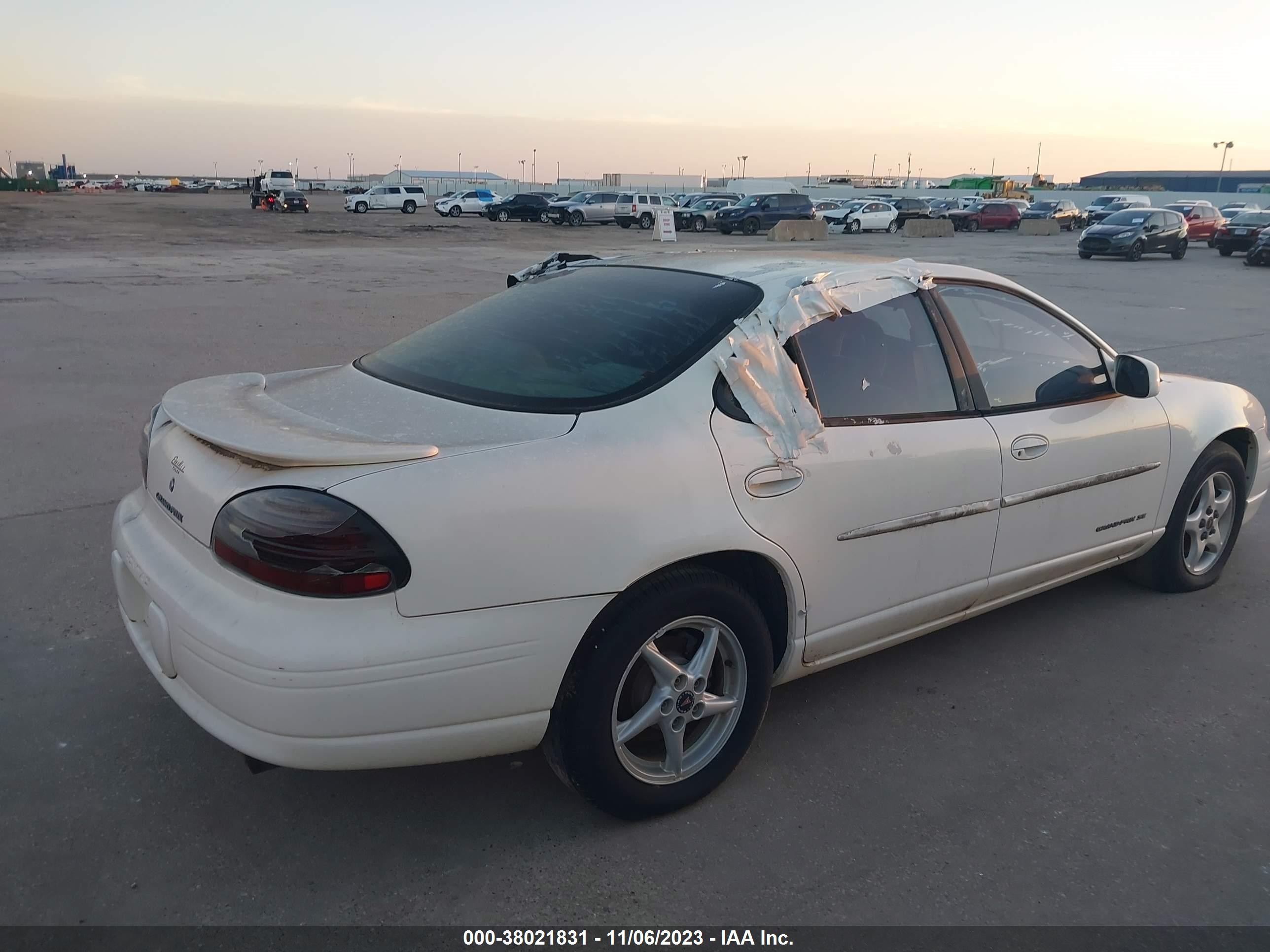 Photo 3 VIN: 1G2WK52J42F250563 - PONTIAC GRAND PRIX 