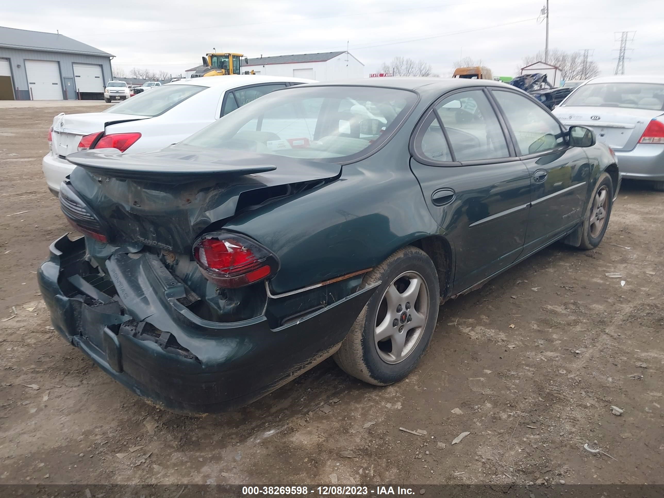 Photo 3 VIN: 1G2WK52J4YF307689 - PONTIAC GRAND PRIX 