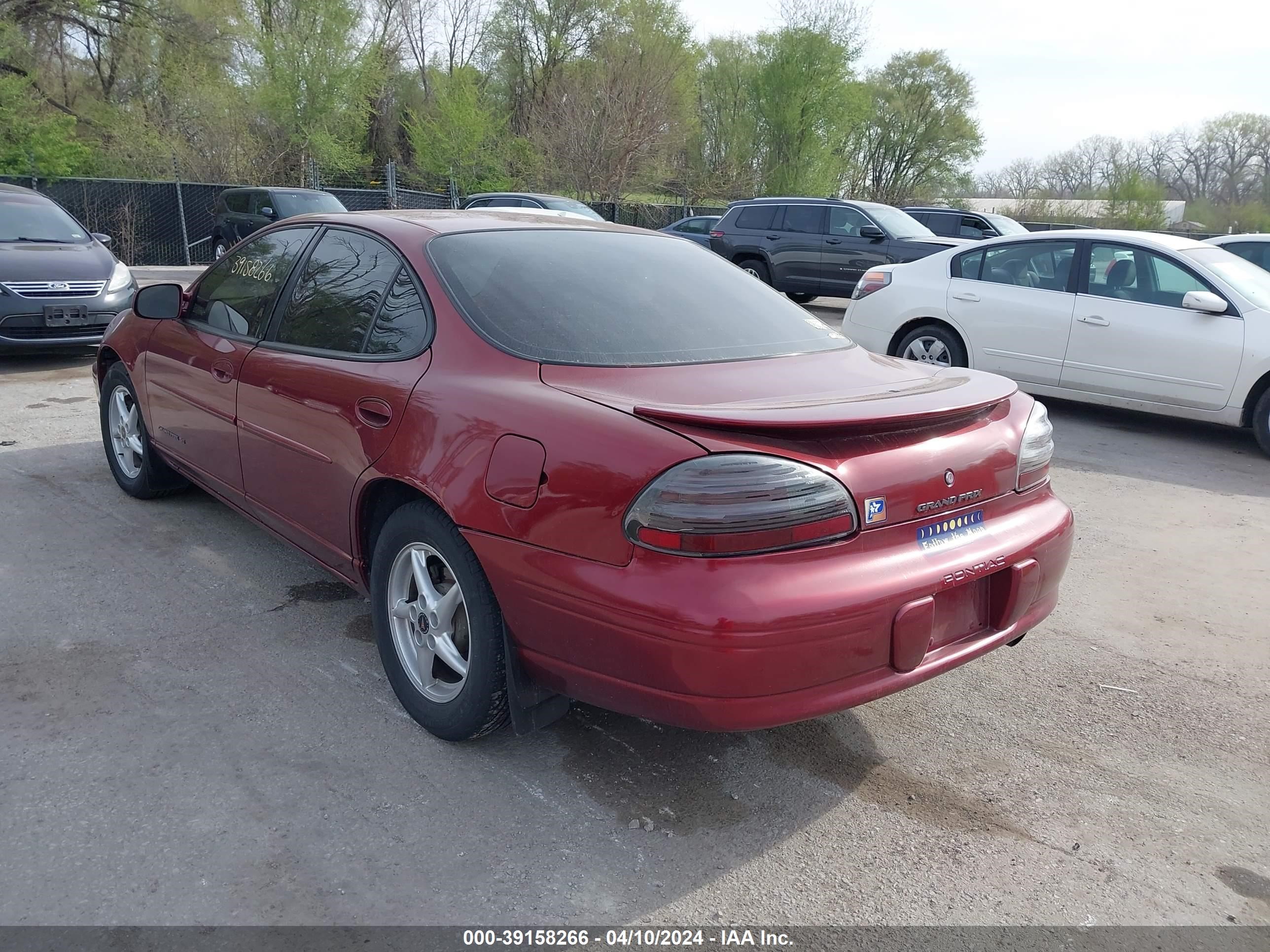 Photo 2 VIN: 1G2WK52J62F250886 - PONTIAC GRAND PRIX 