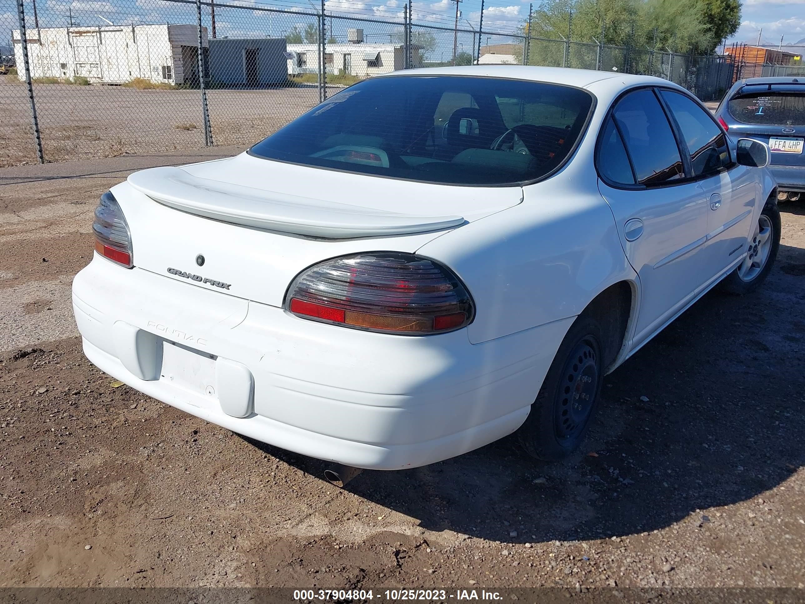 Photo 3 VIN: 1G2WK52J71F118900 - PONTIAC GRAND PRIX 