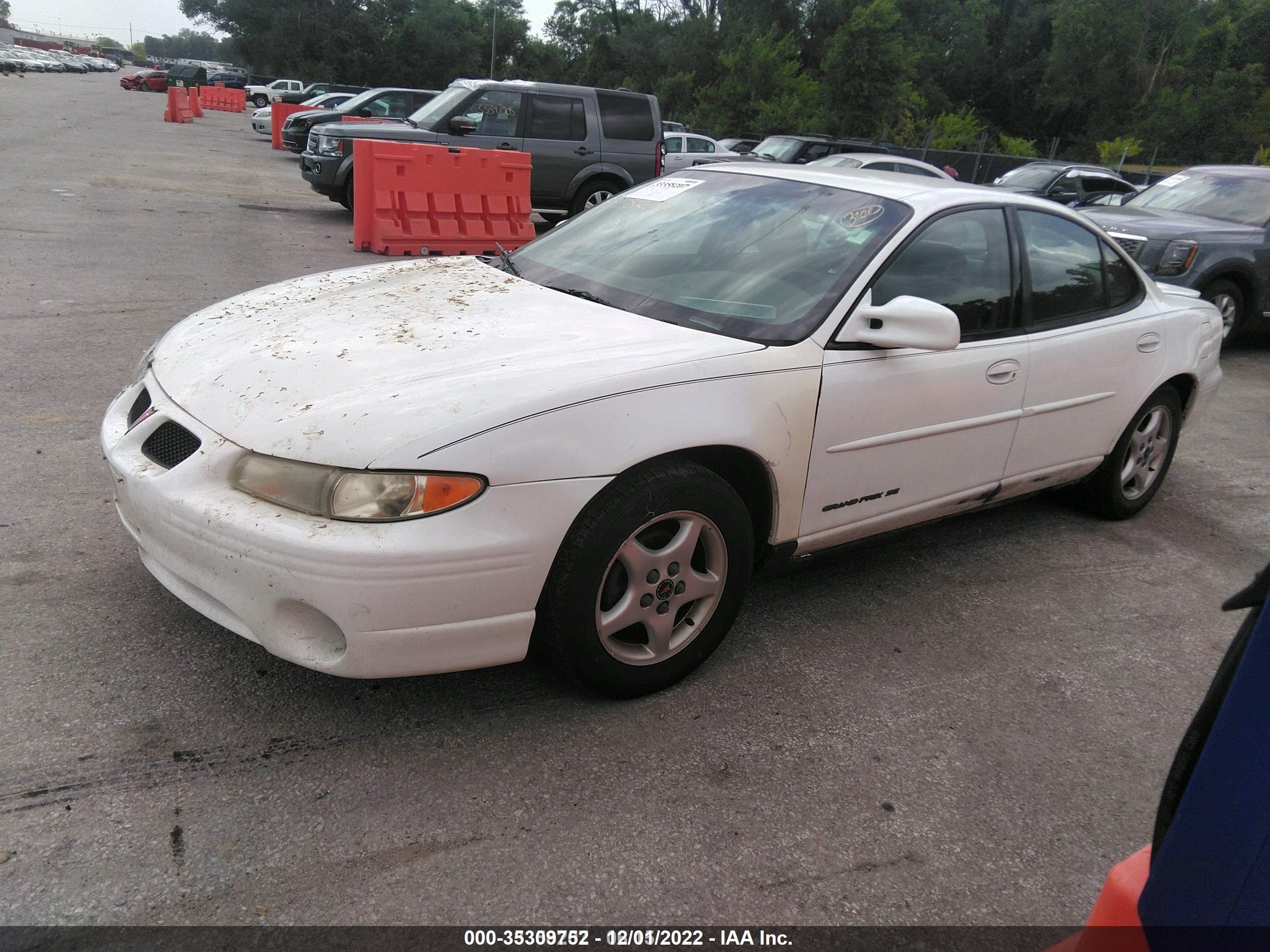 Photo 1 VIN: 1G2WK52J7YF302549 - PONTIAC GRAND PRIX 