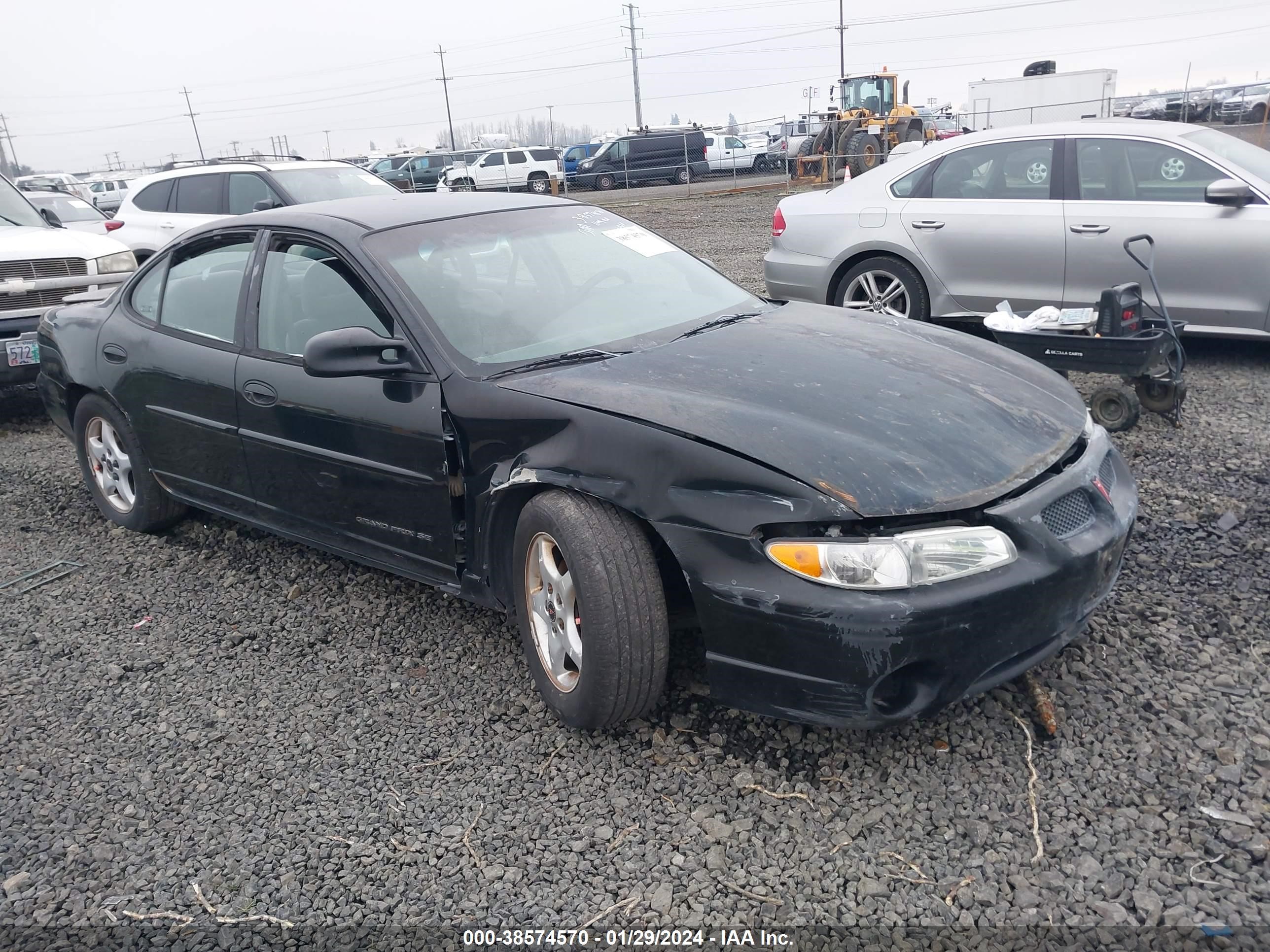 Photo 1 VIN: 1G2WK52J82F201642 - PONTIAC GRAND PRIX 