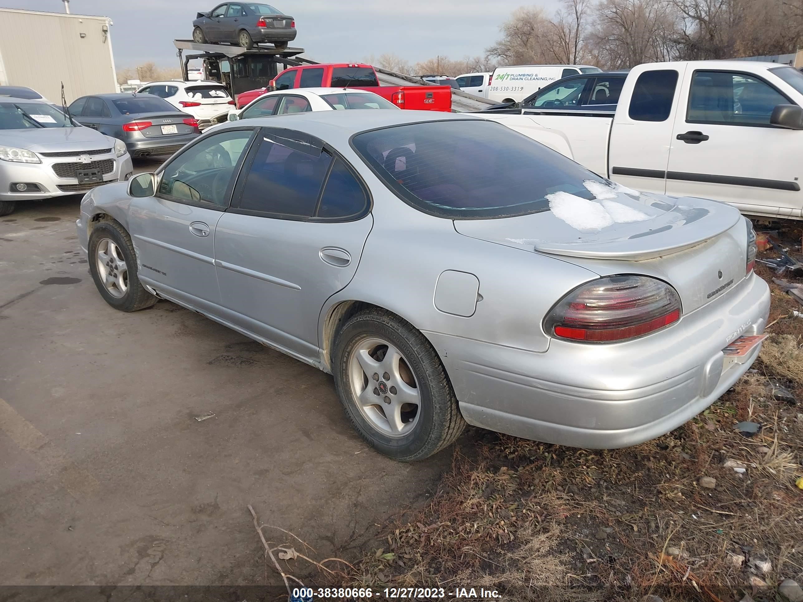 Photo 2 VIN: 1G2WK52J92F102005 - PONTIAC GRAND PRIX 