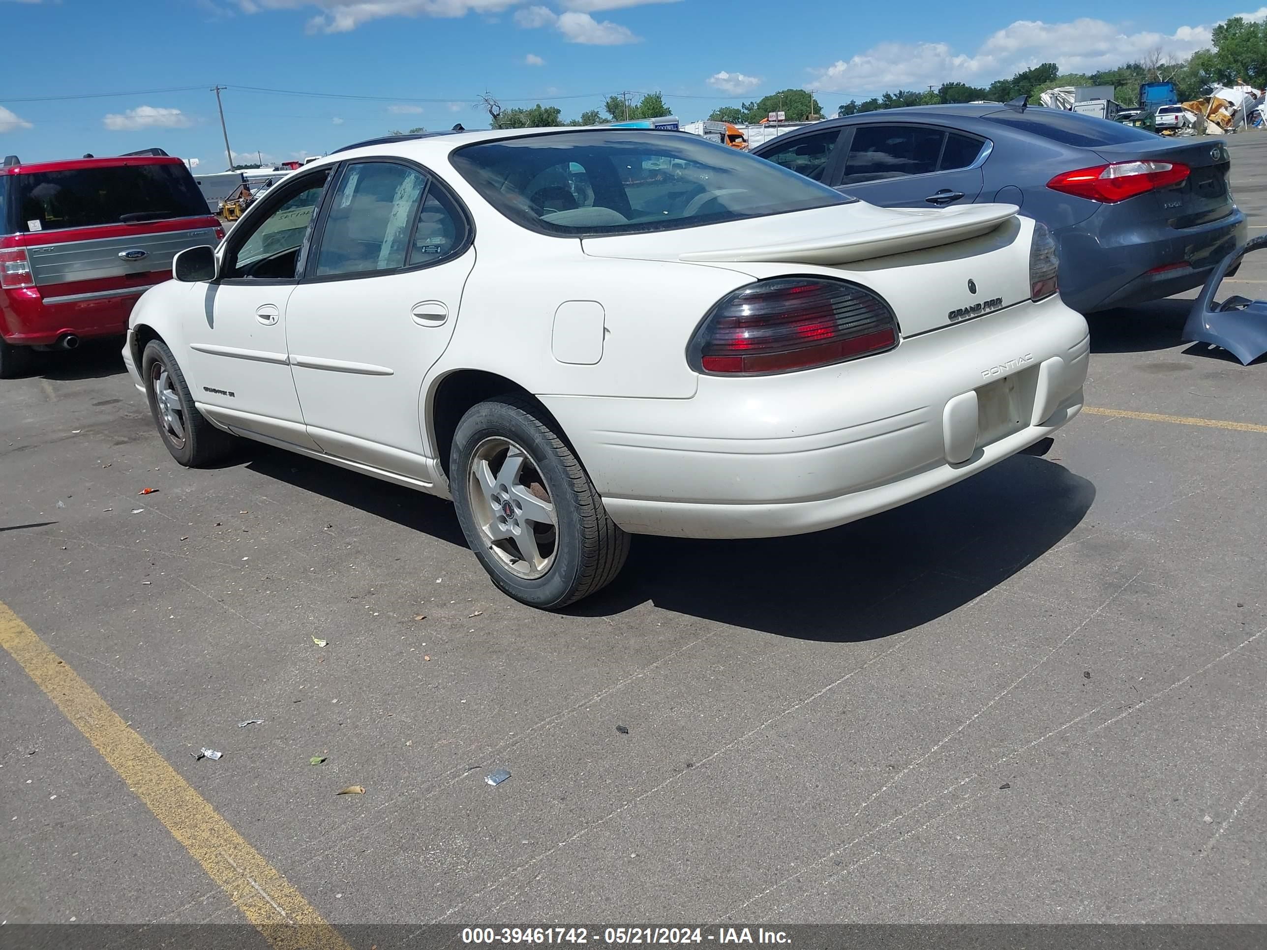 Photo 2 VIN: 1G2WK52J92F103946 - PONTIAC GRAND PRIX 