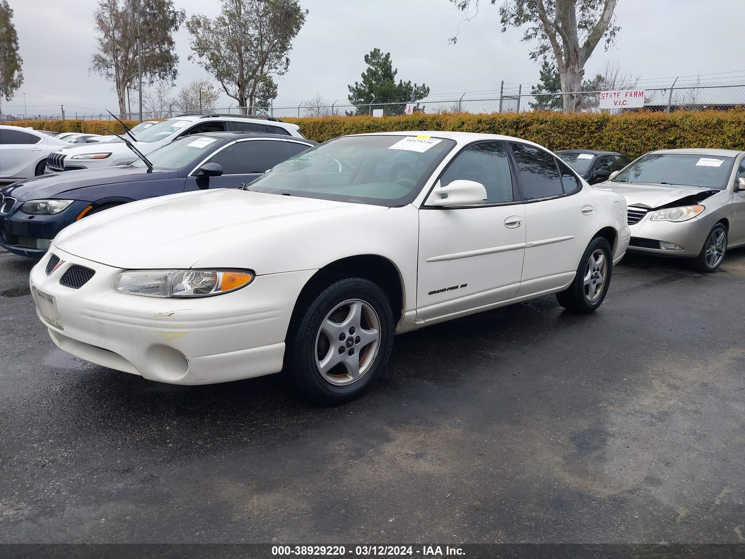 Photo 1 VIN: 1G2WK52JX2F249837 - PONTIAC GRAND PRIX 