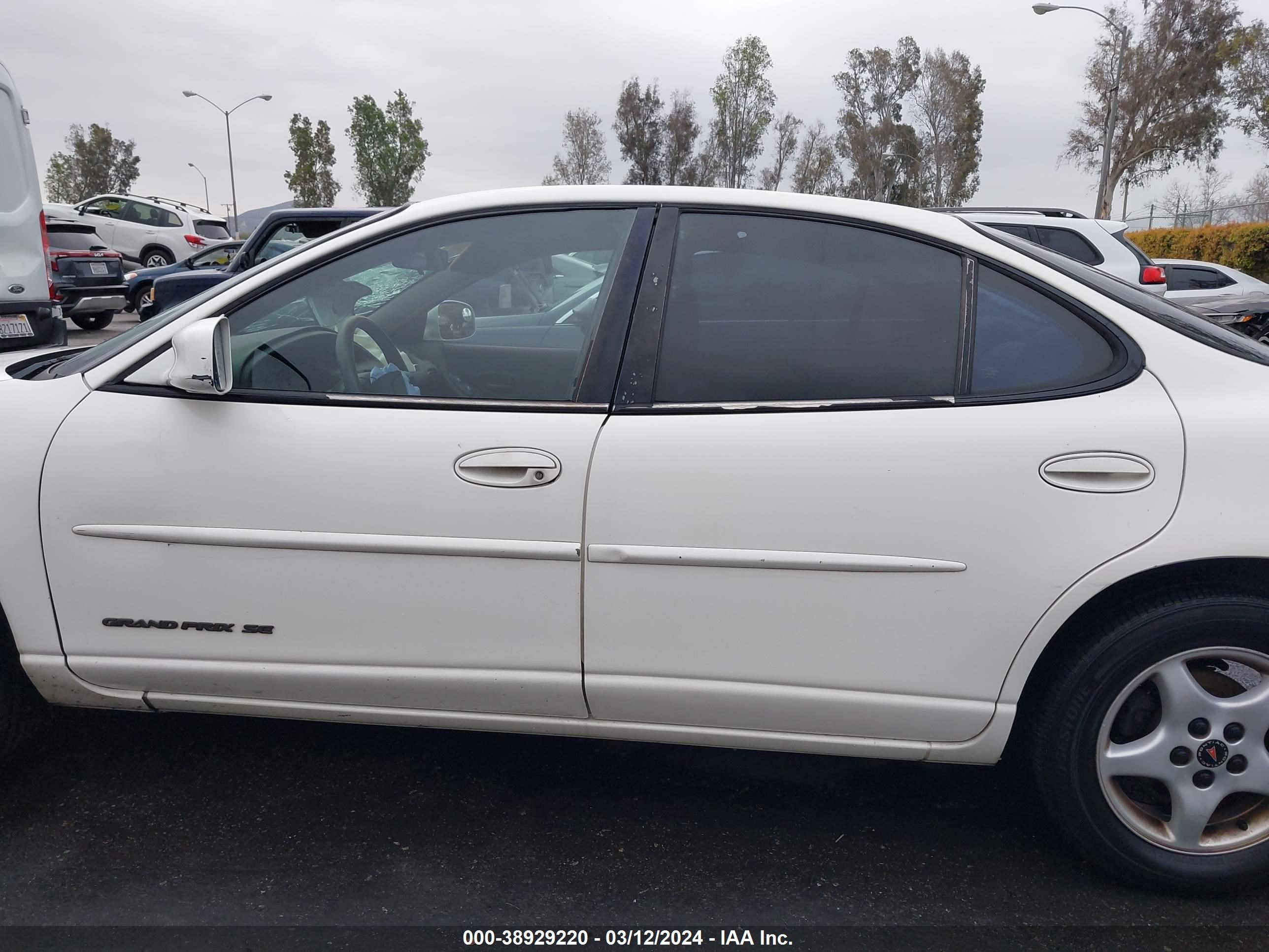 Photo 13 VIN: 1G2WK52JX2F249837 - PONTIAC GRAND PRIX 