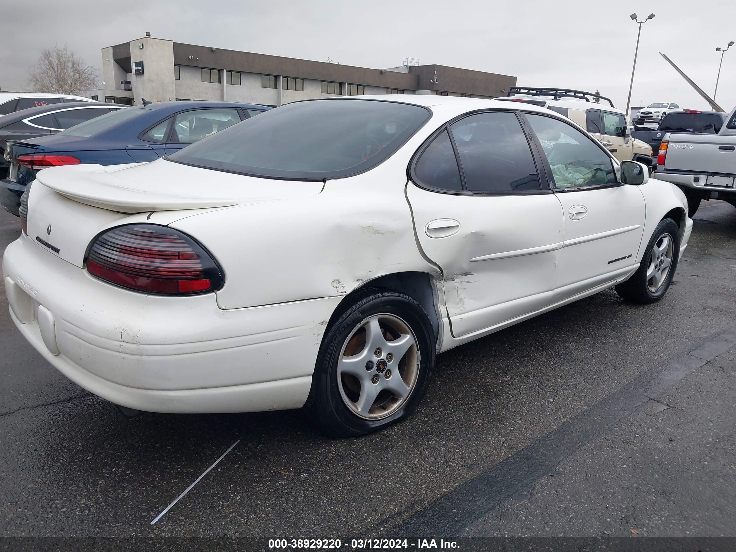 Photo 3 VIN: 1G2WK52JX2F249837 - PONTIAC GRAND PRIX 