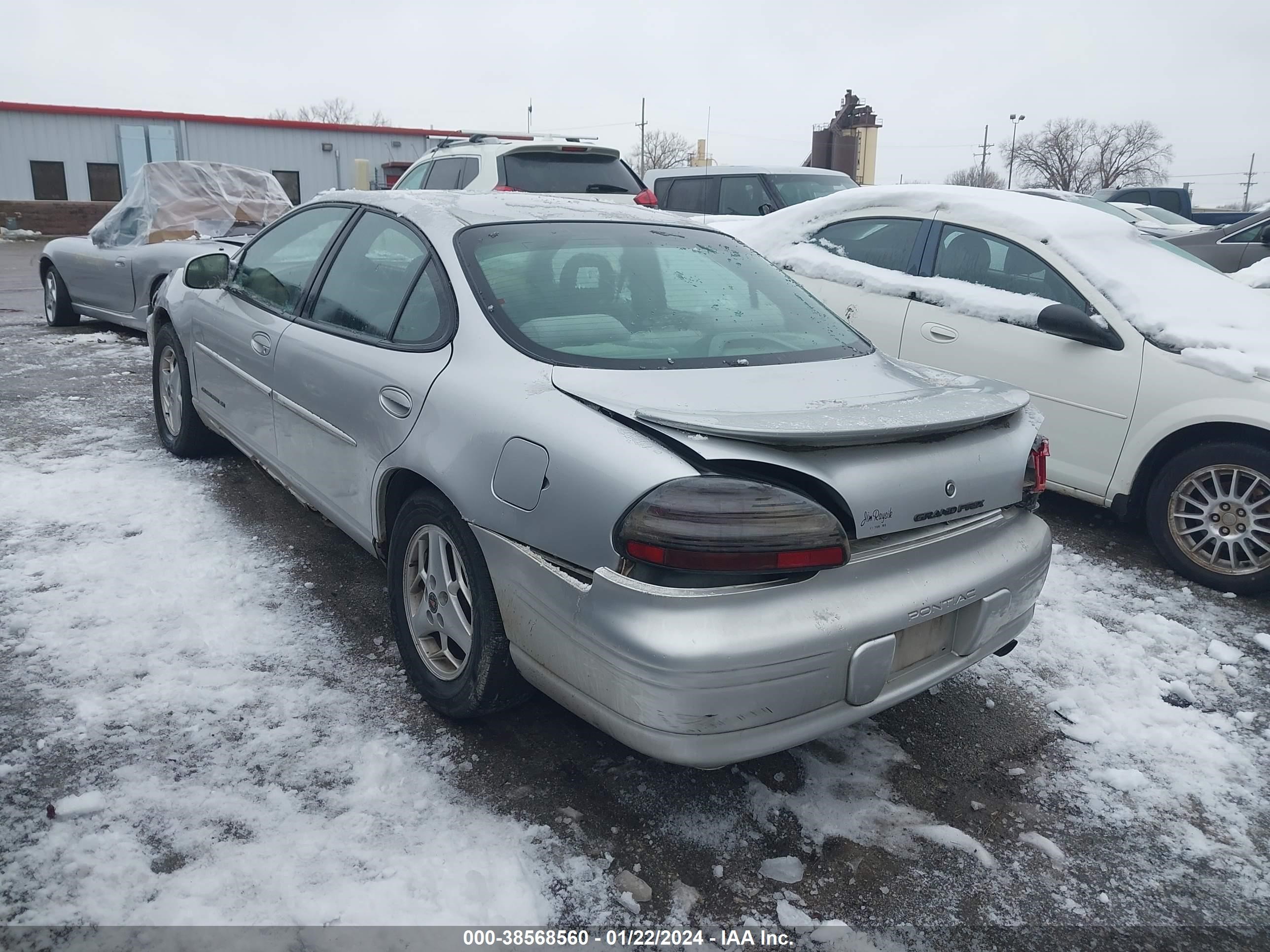 Photo 2 VIN: 1G2WK52JX3F162604 - PONTIAC GRAND PRIX 