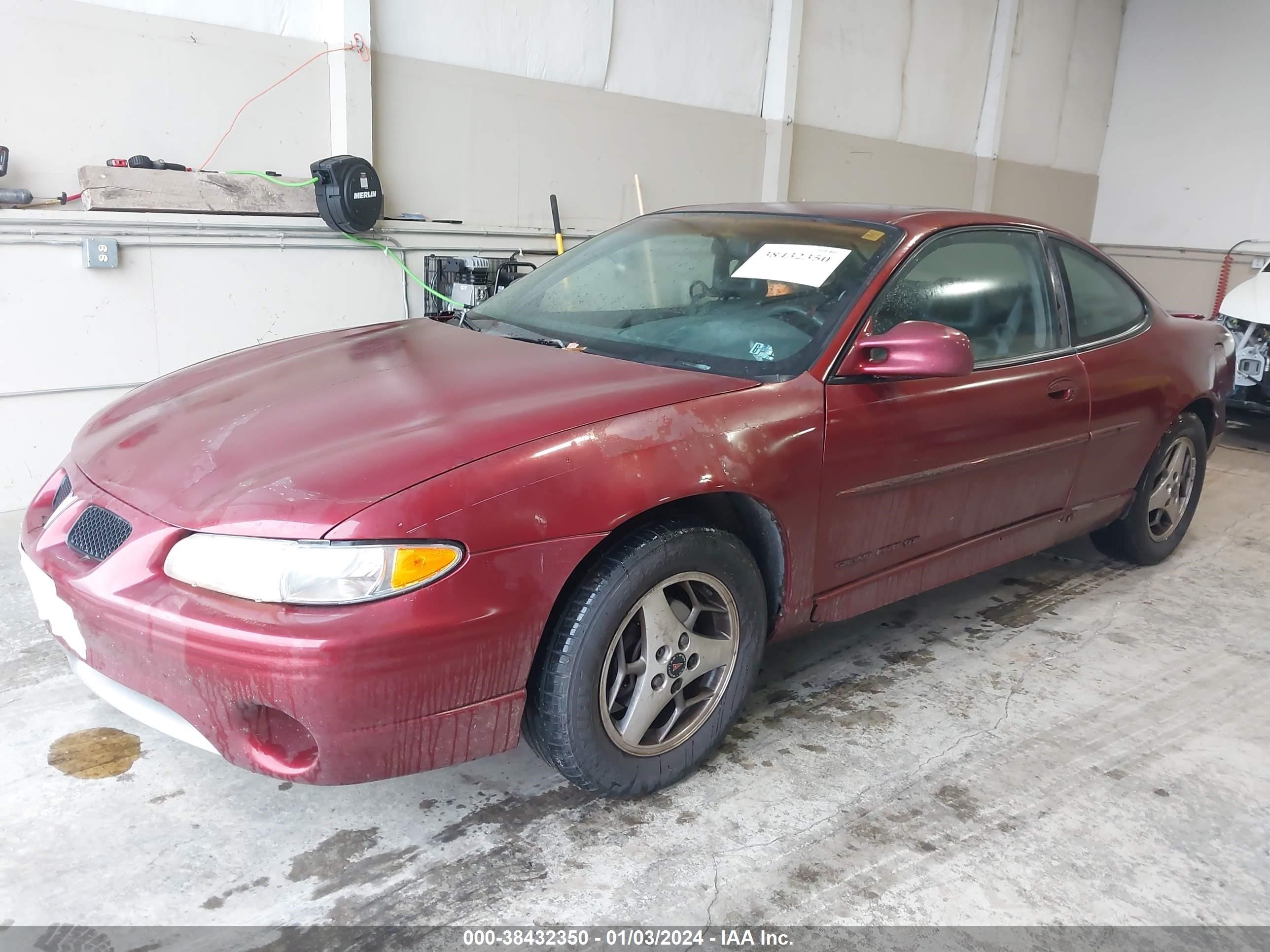 Photo 1 VIN: 1G2WP12K02F195533 - PONTIAC GRAND PRIX 