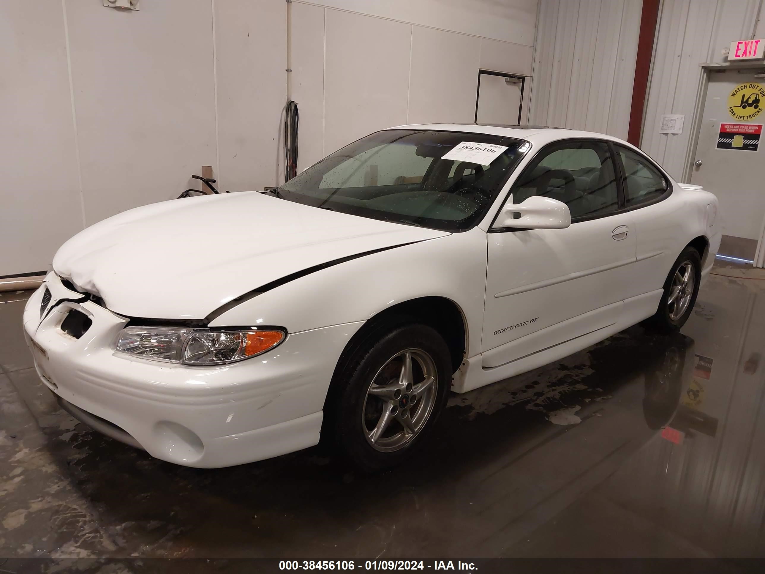 Photo 1 VIN: 1G2WP12K0YF351739 - PONTIAC GRAND PRIX 