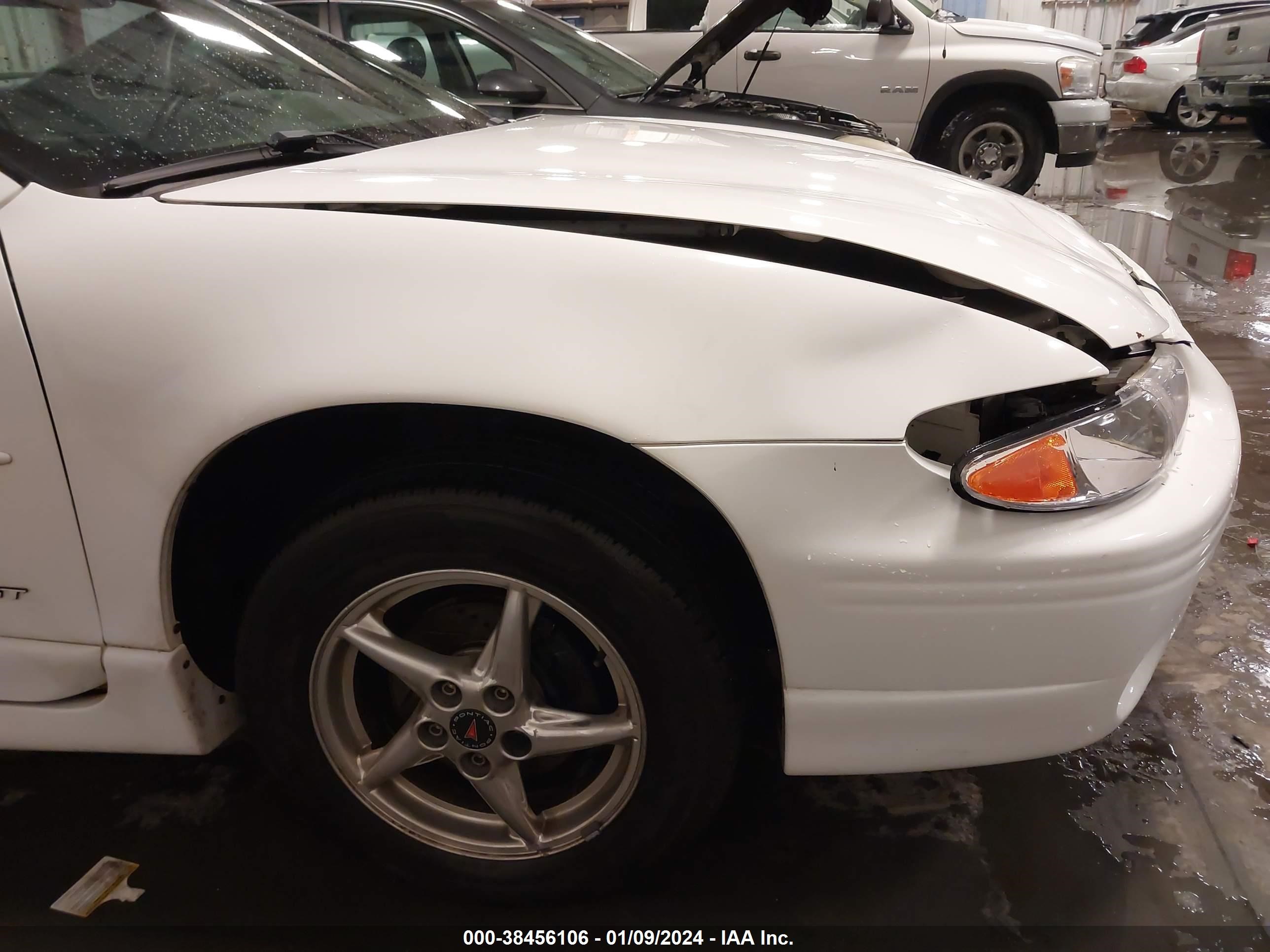 Photo 11 VIN: 1G2WP12K0YF351739 - PONTIAC GRAND PRIX 