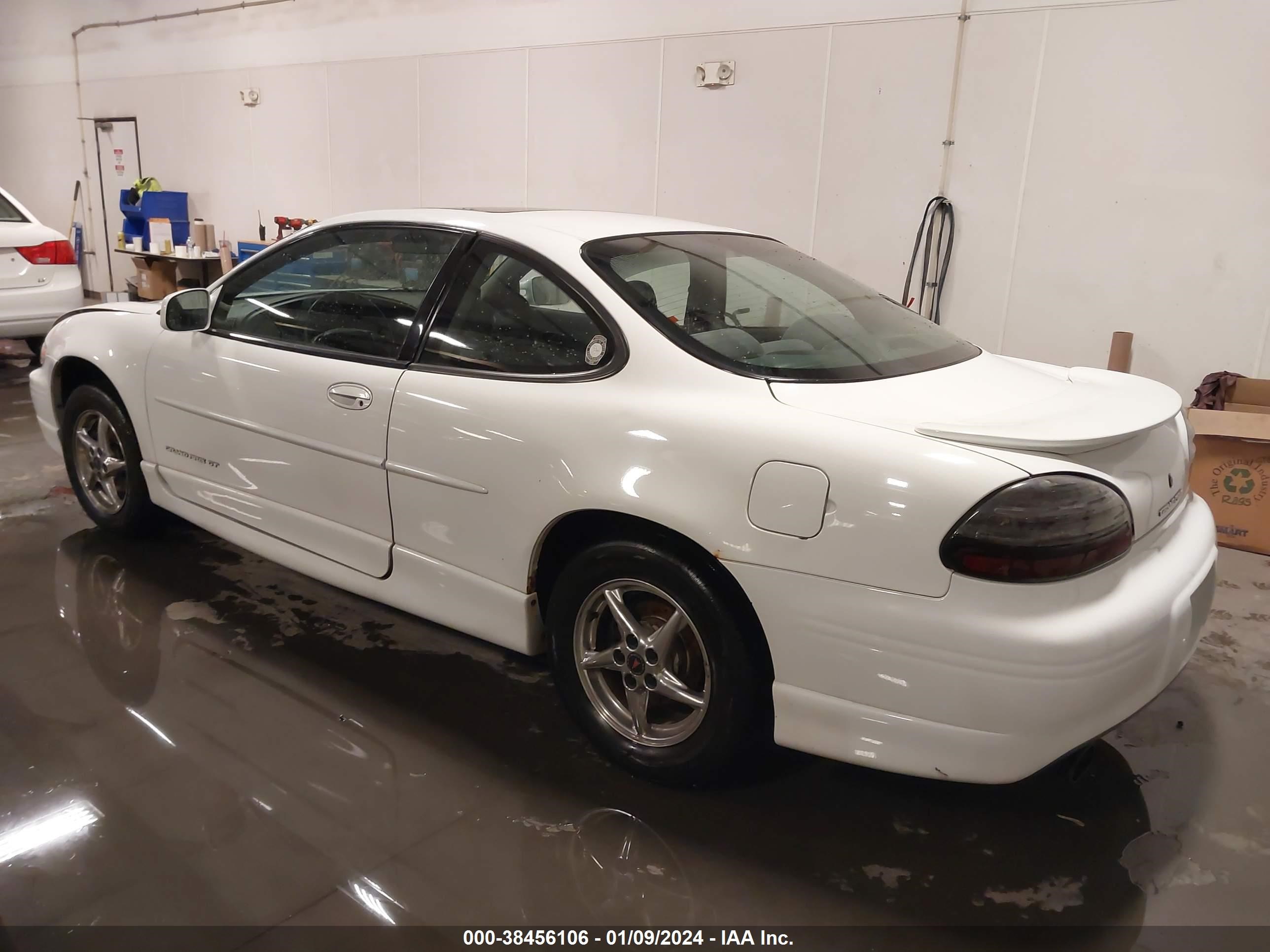 Photo 2 VIN: 1G2WP12K0YF351739 - PONTIAC GRAND PRIX 