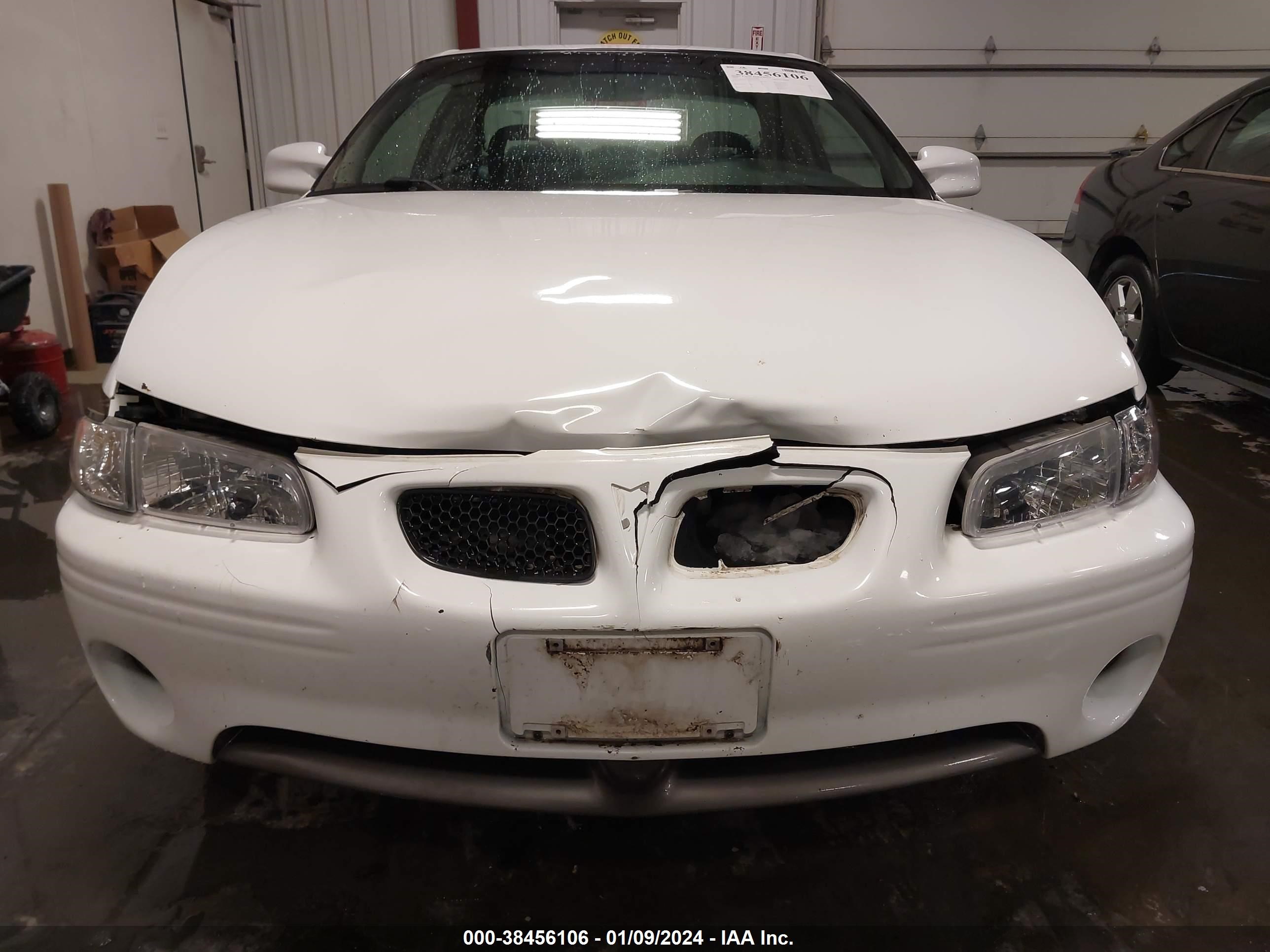 Photo 5 VIN: 1G2WP12K0YF351739 - PONTIAC GRAND PRIX 