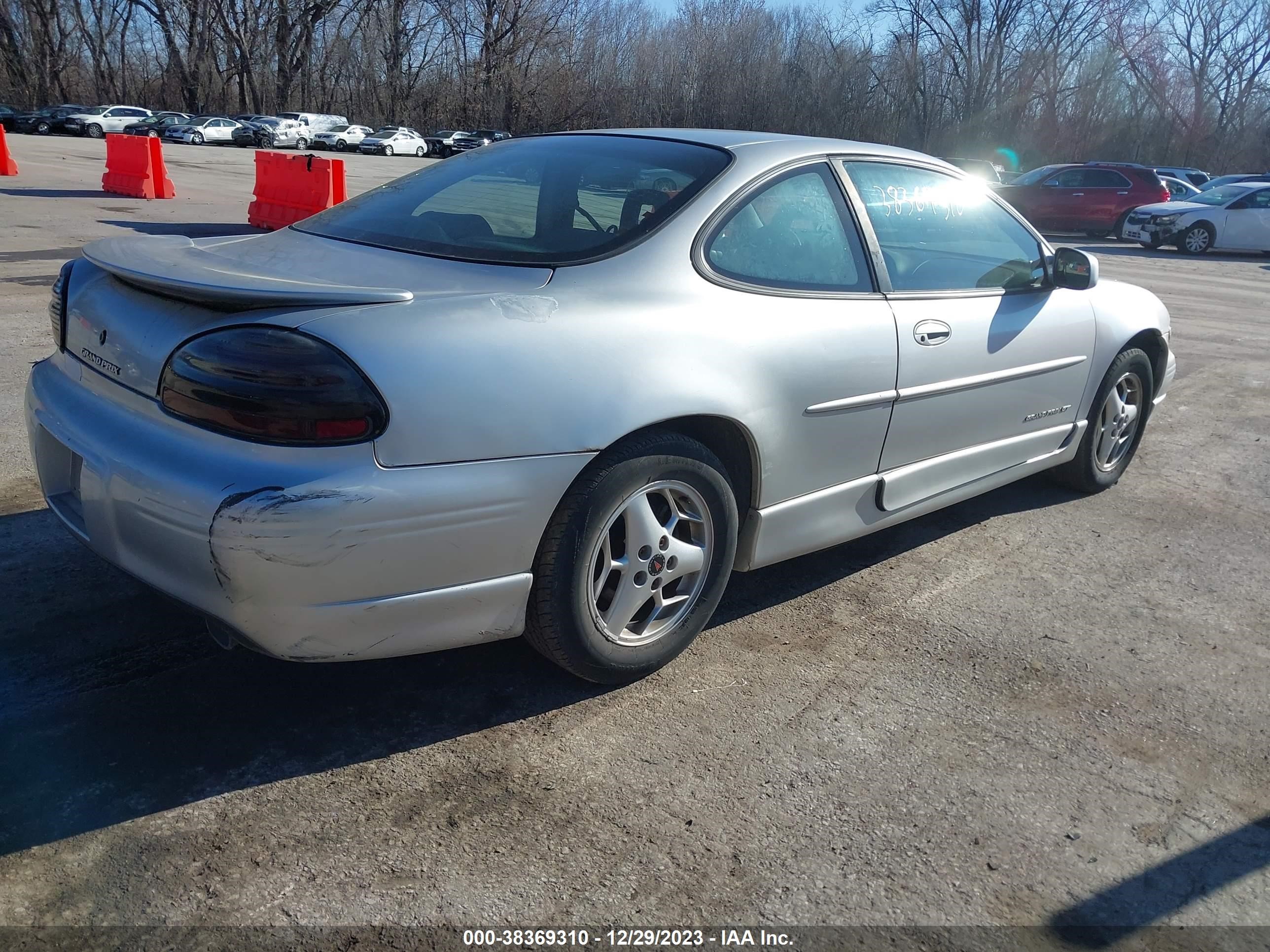 Photo 3 VIN: 1G2WP12K12F176229 - PONTIAC GRAND PRIX 