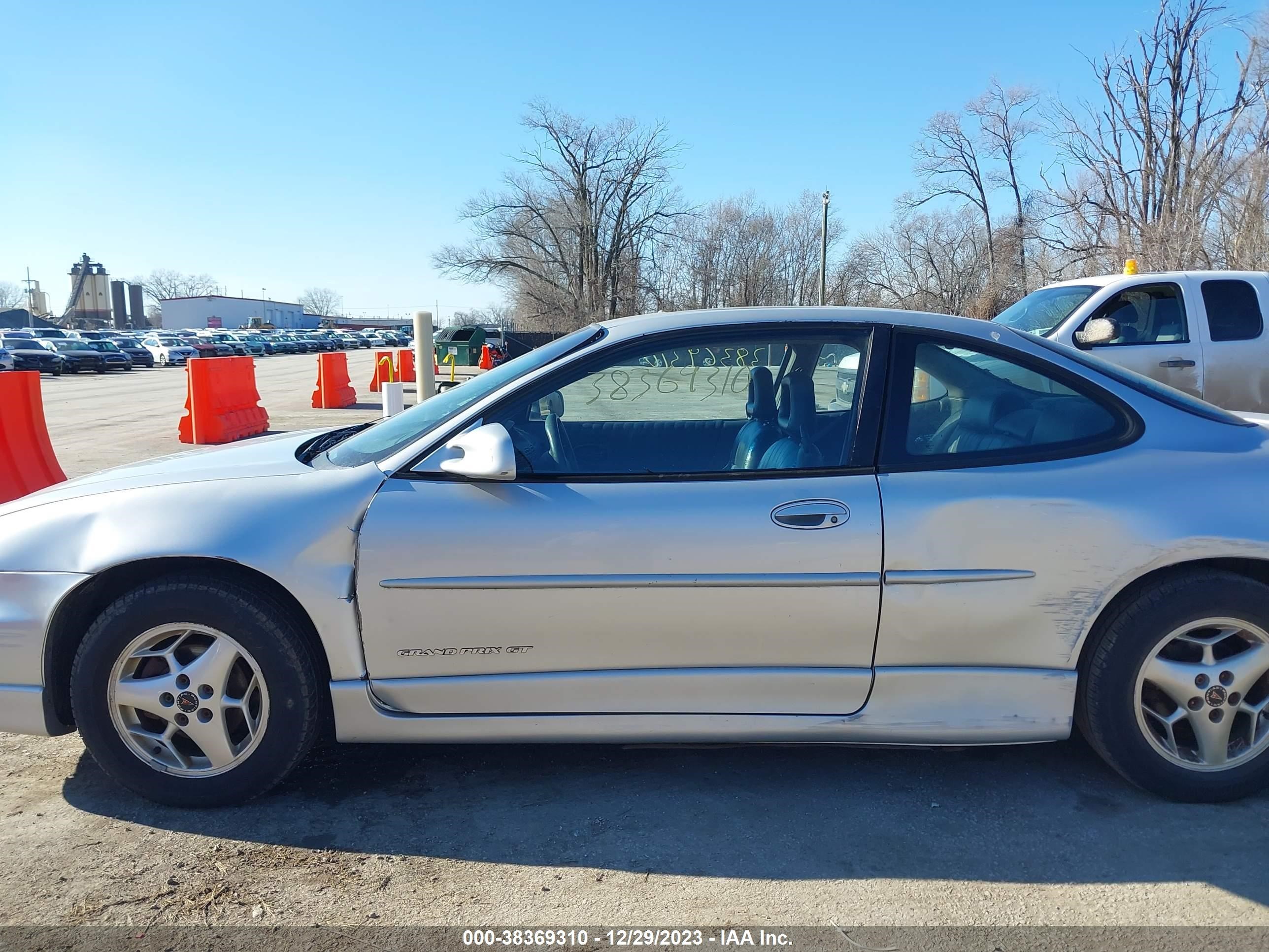 Photo 5 VIN: 1G2WP12K12F176229 - PONTIAC GRAND PRIX 