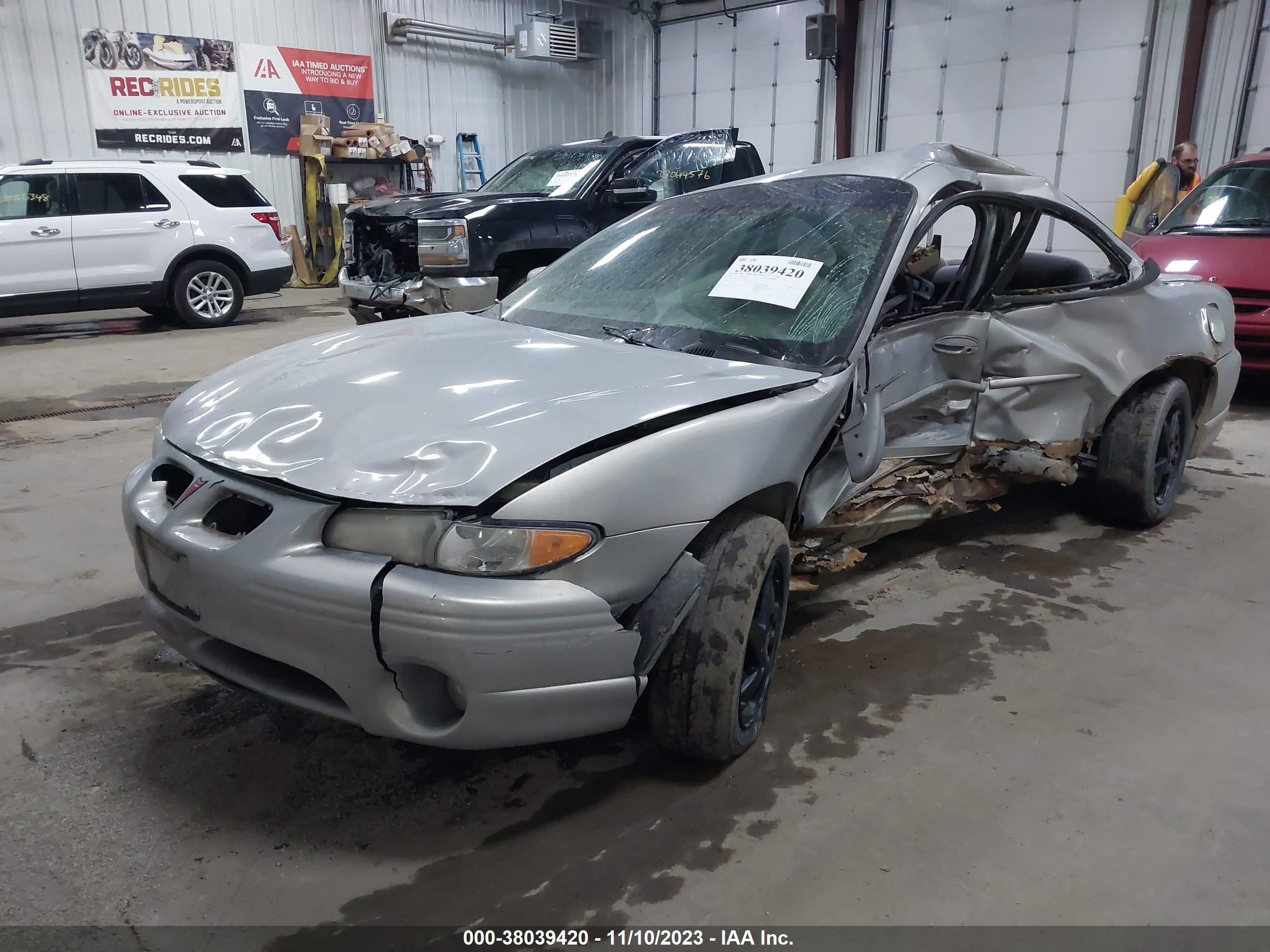 Photo 1 VIN: 1G2WP12K1YF162047 - PONTIAC GRAND PRIX 