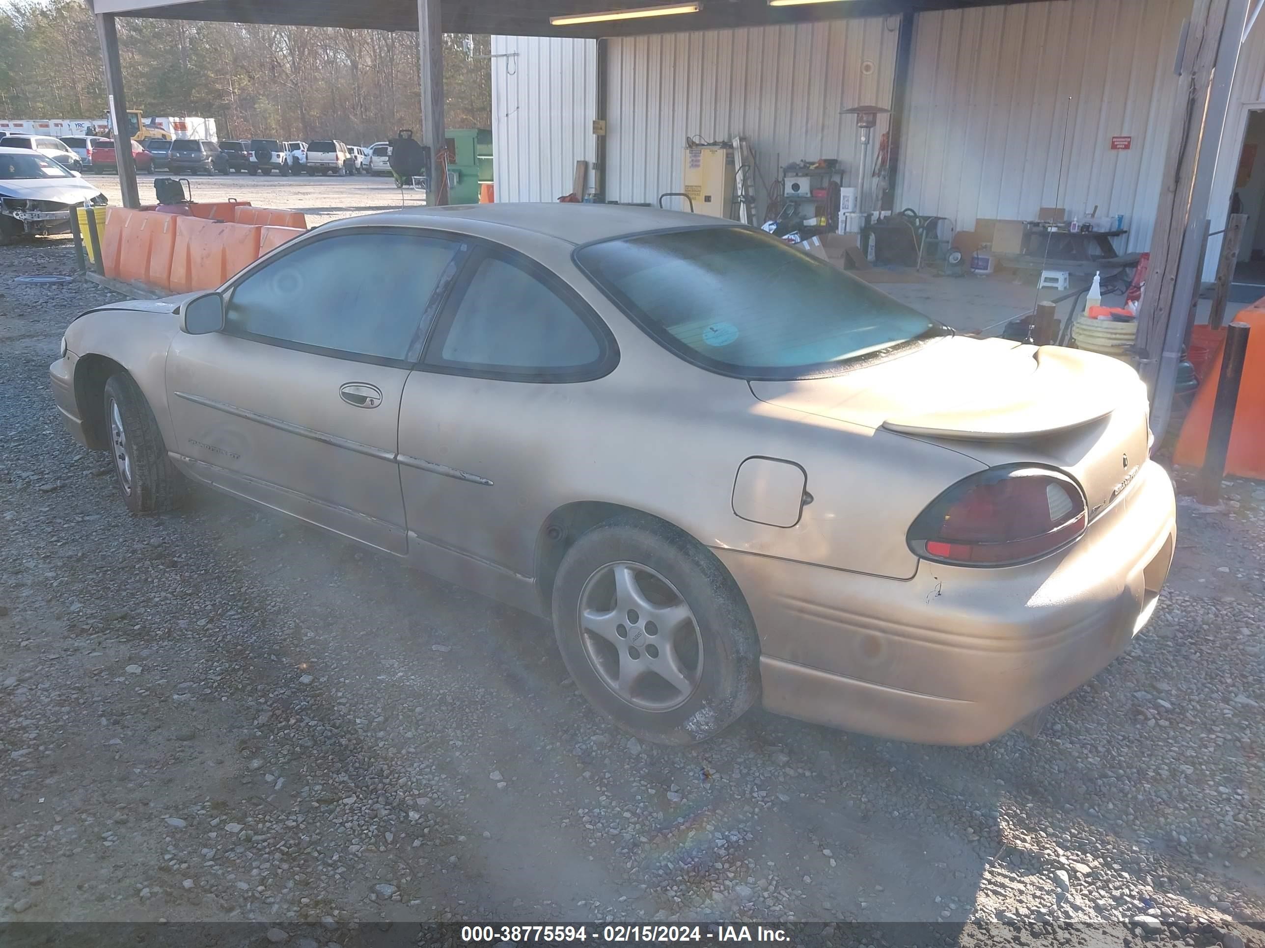 Photo 2 VIN: 1G2WP12K5WF238463 - PONTIAC GRAND PRIX 