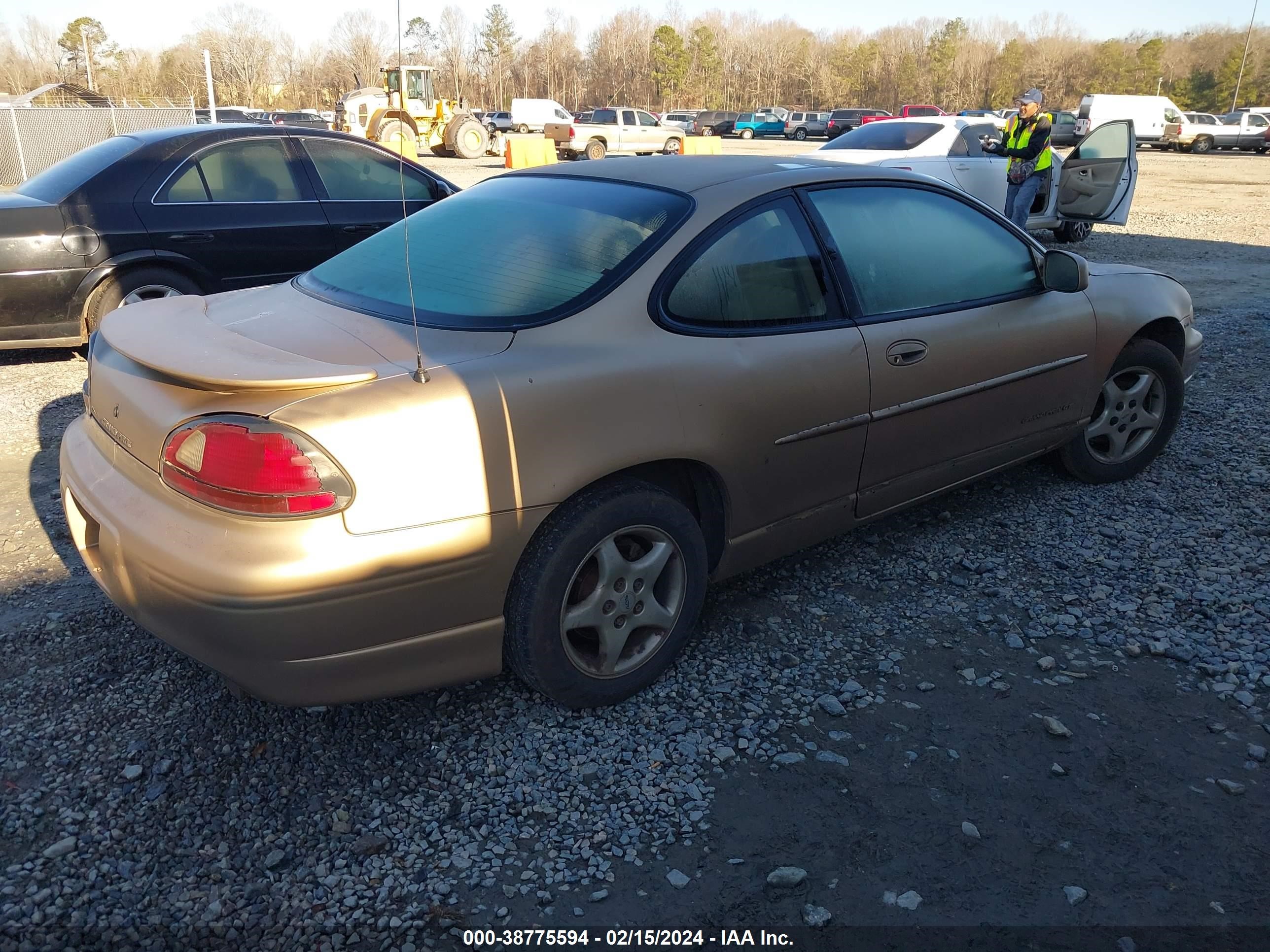 Photo 3 VIN: 1G2WP12K5WF238463 - PONTIAC GRAND PRIX 