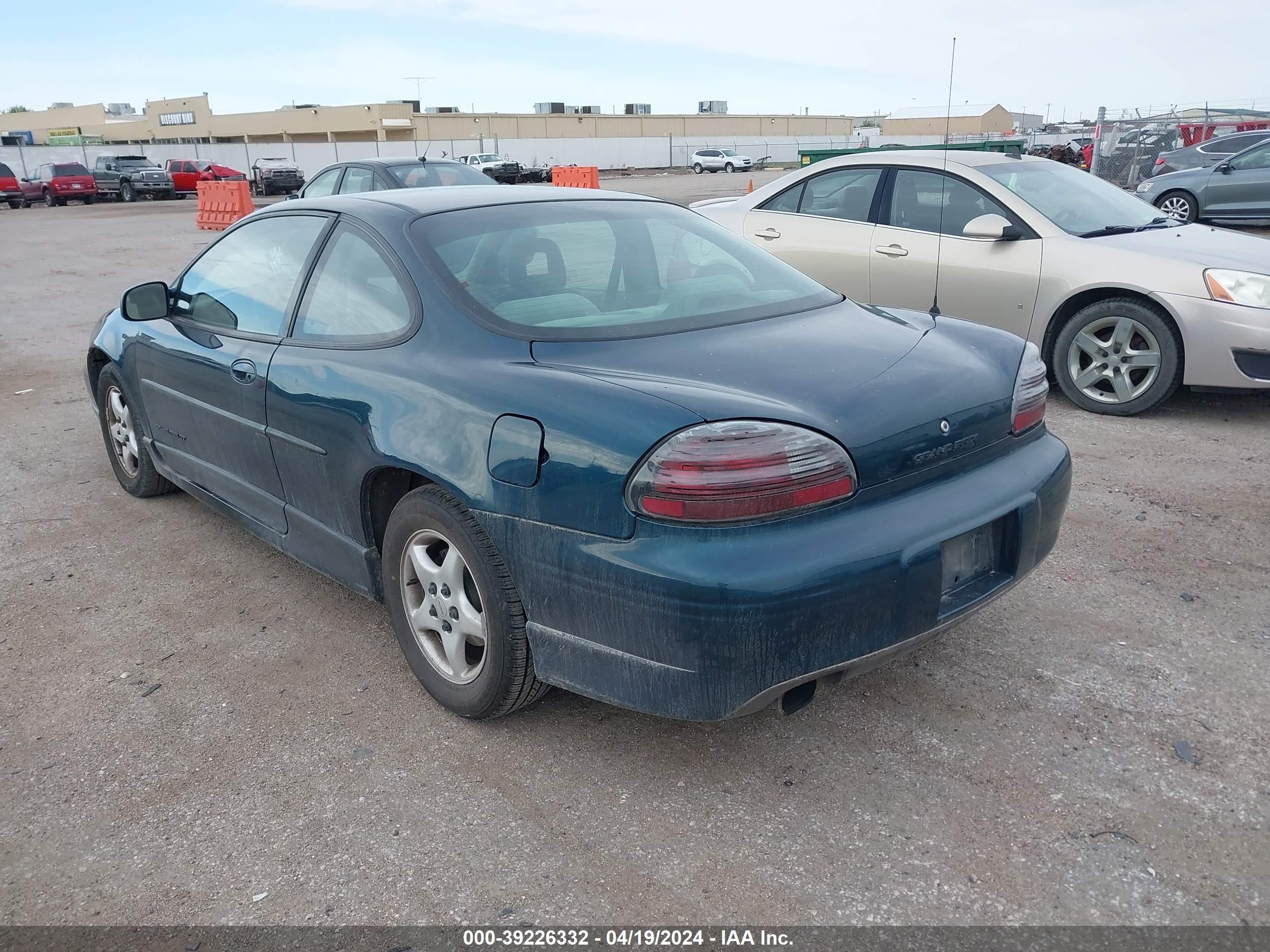 Photo 2 VIN: 1G2WP12K7VF289333 - PONTIAC GRAND PRIX 