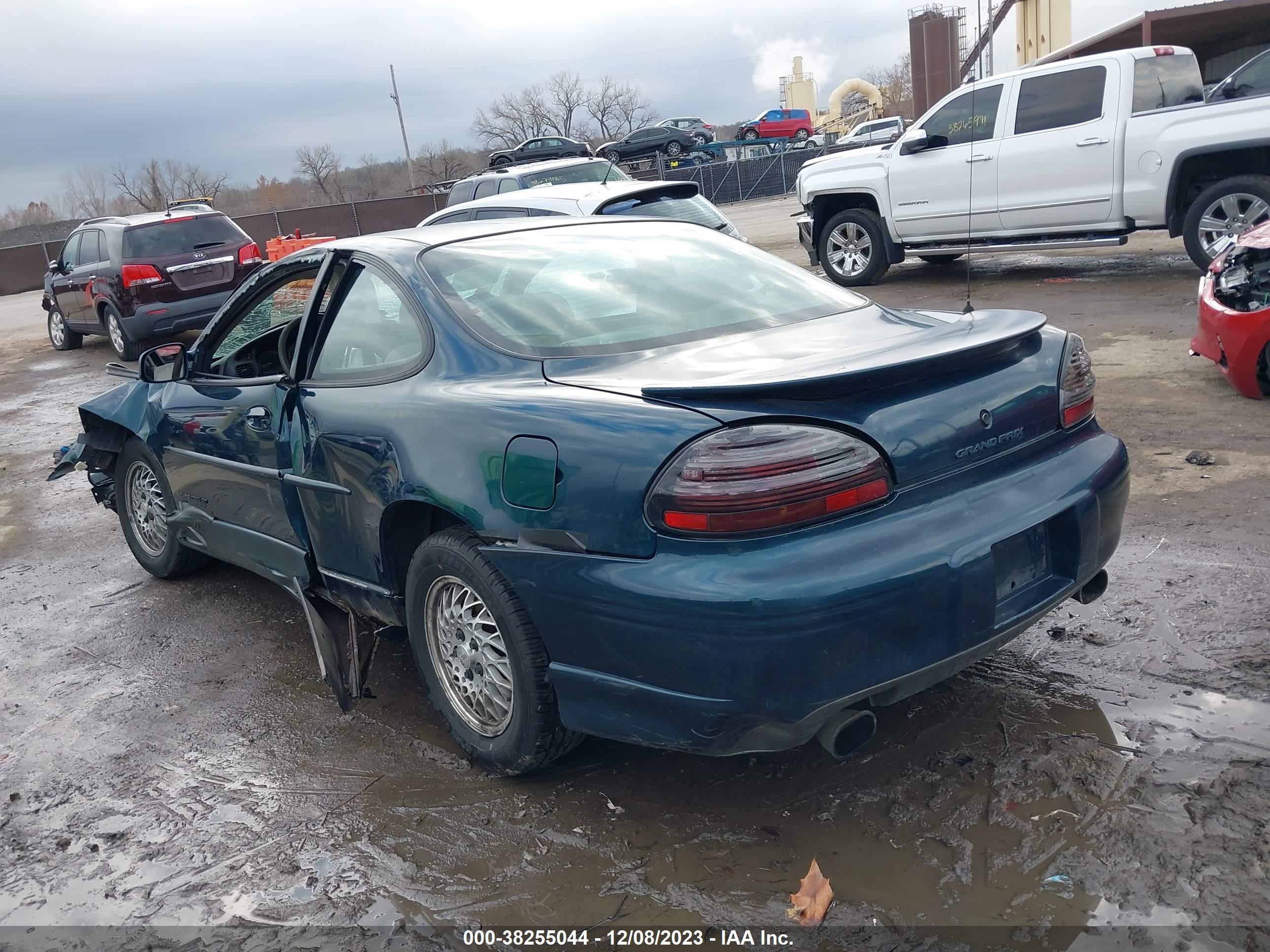 Photo 2 VIN: 1G2WP12K7VF323786 - PONTIAC GRAND PRIX 