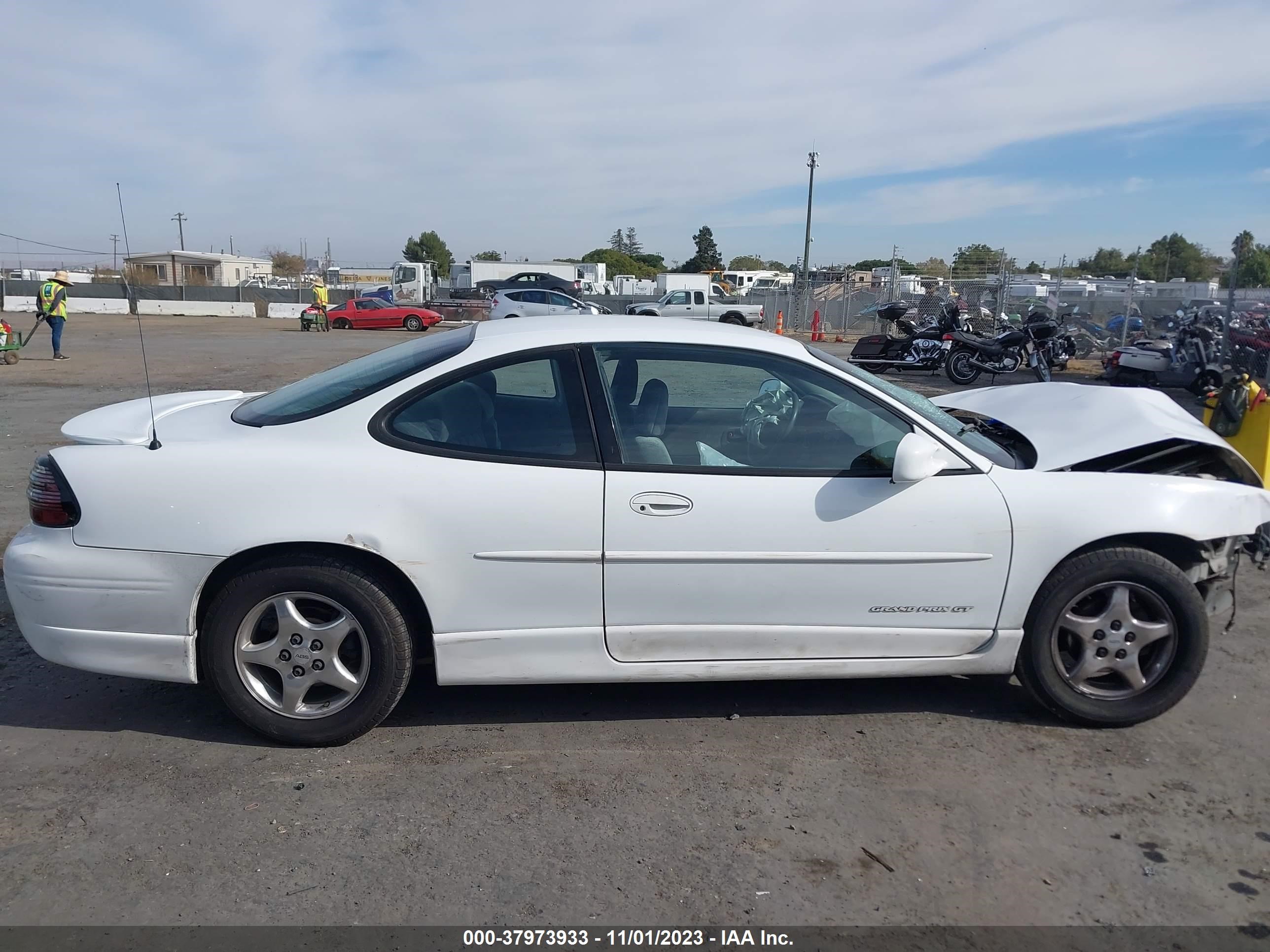 Photo 13 VIN: 1G2WP12KXVF275880 - PONTIAC GRAND PRIX 