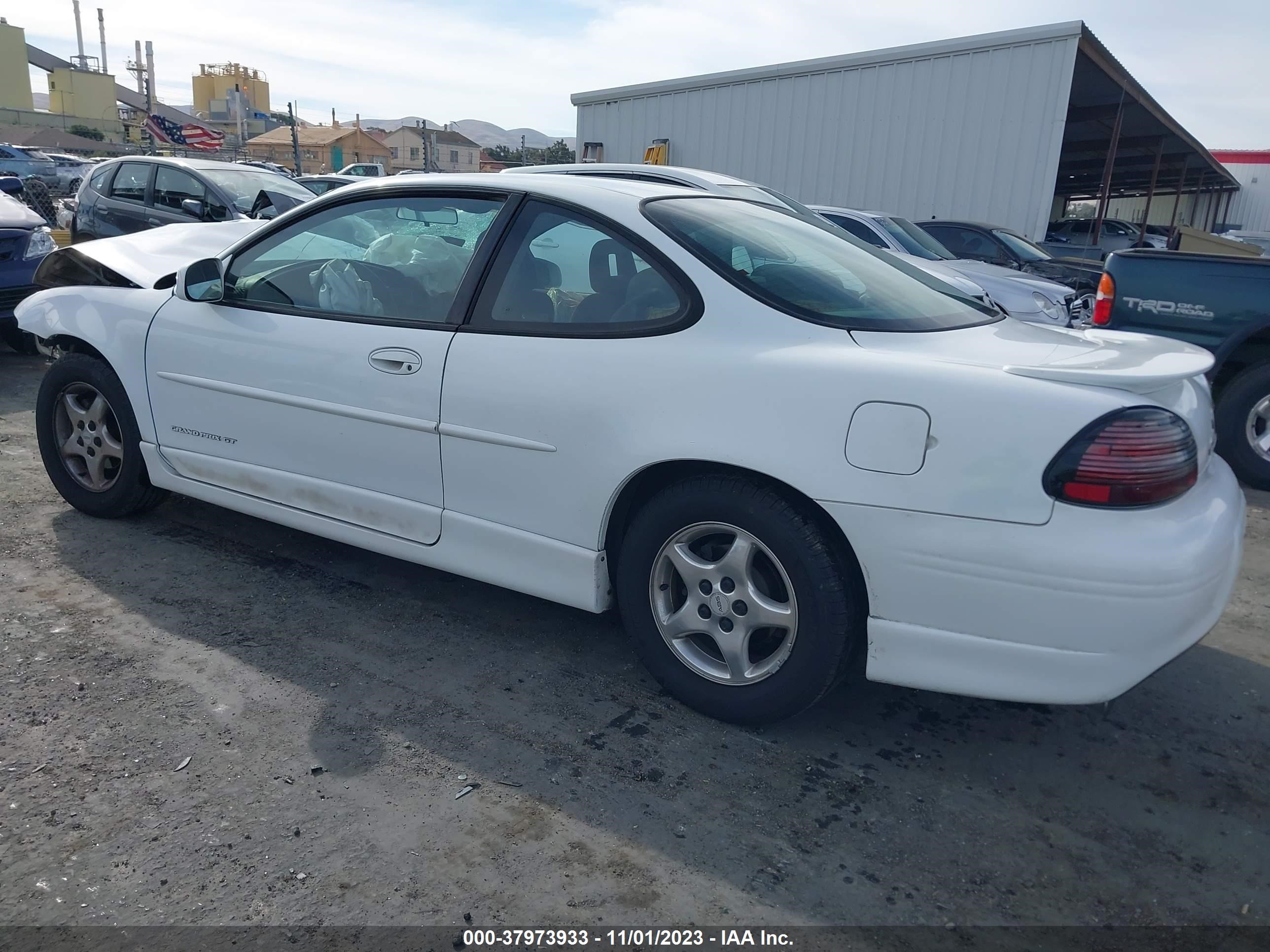 Photo 2 VIN: 1G2WP12KXVF275880 - PONTIAC GRAND PRIX 