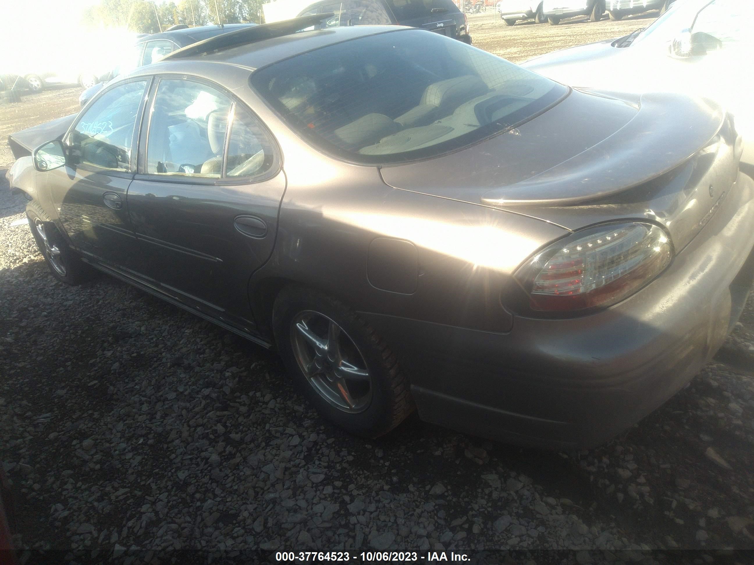 Photo 2 VIN: 1G2WP52K52F239503 - PONTIAC GRAND PRIX 