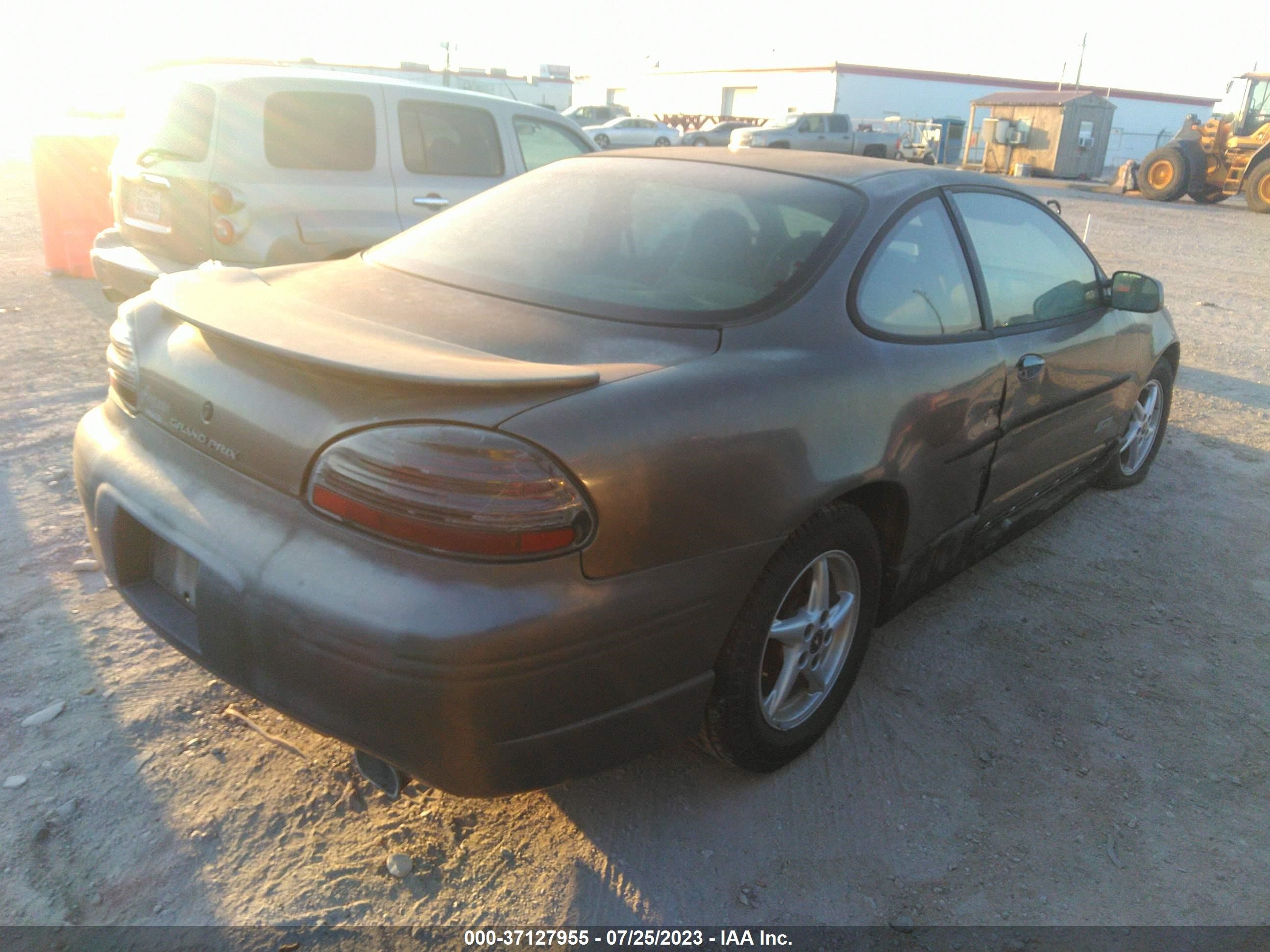 Photo 3 VIN: 1G2WR1212XF346879 - PONTIAC GRAND PRIX 