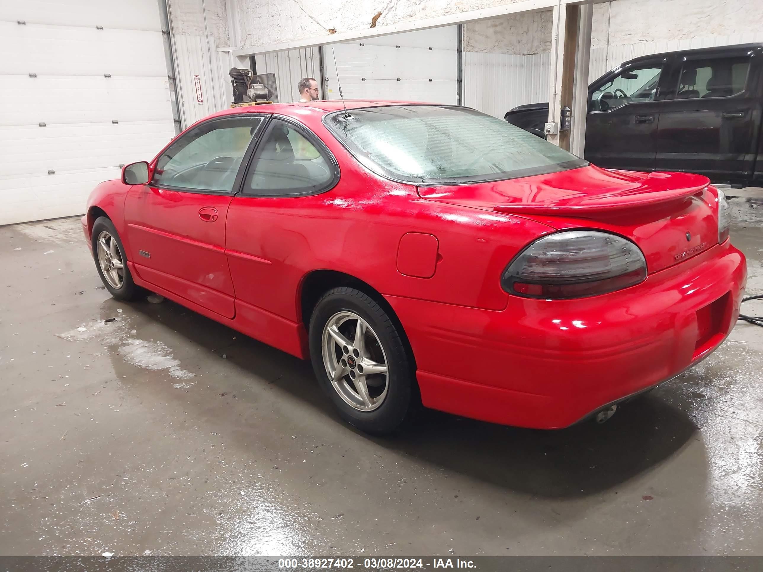 Photo 2 VIN: 1G2WR12182F134528 - PONTIAC GRAND PRIX 